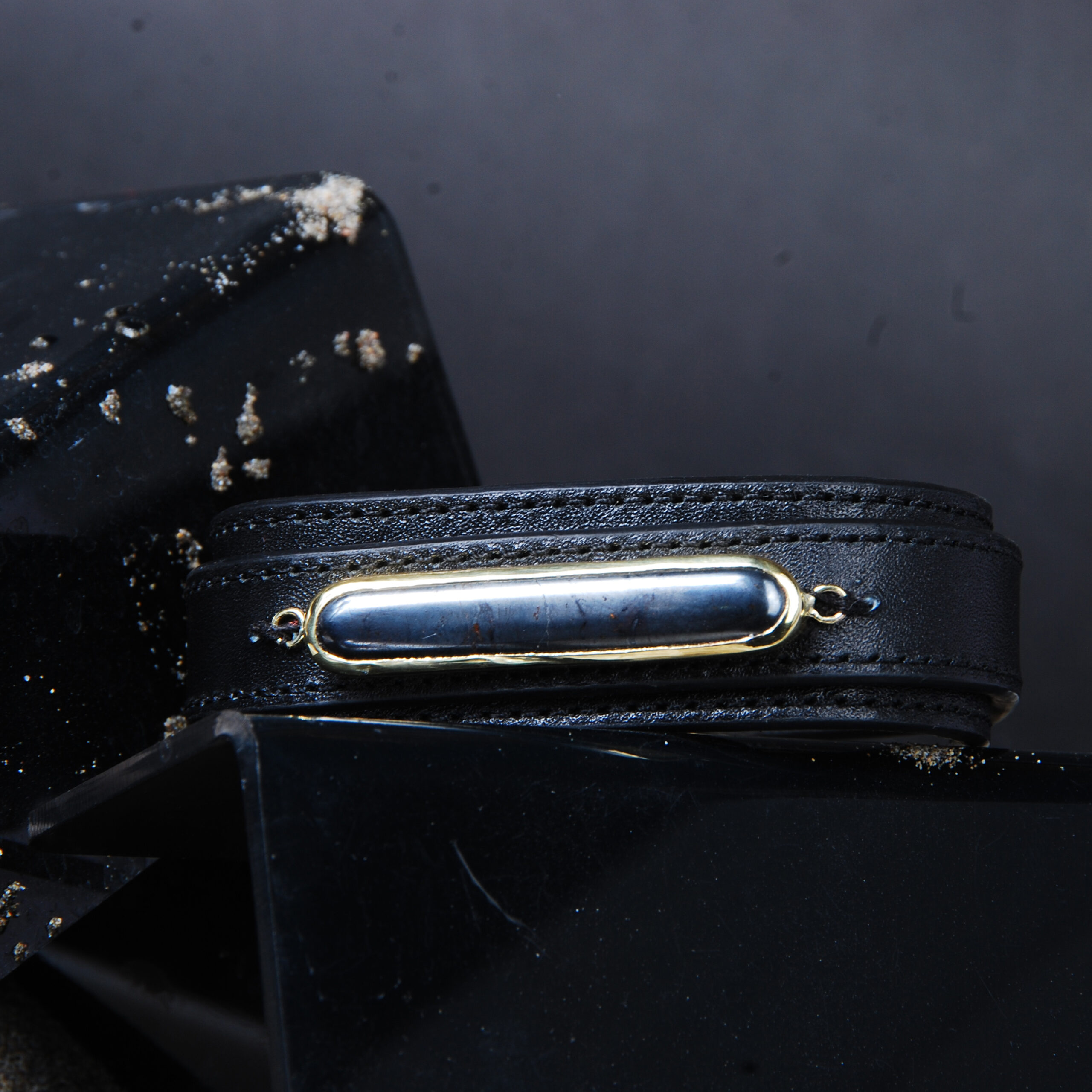 دستبند چرم دستبند مردانه حدید نقره ای و چرم 21.80گرم