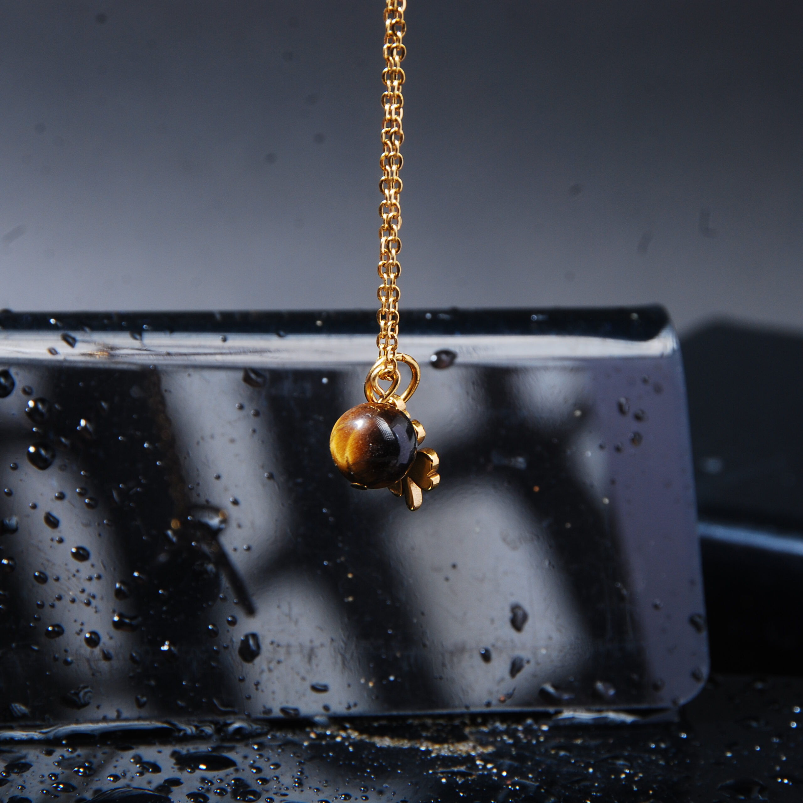 آویز ساعت شبدر چشم ببر (با زنجیر استیل رنگ ثابت )