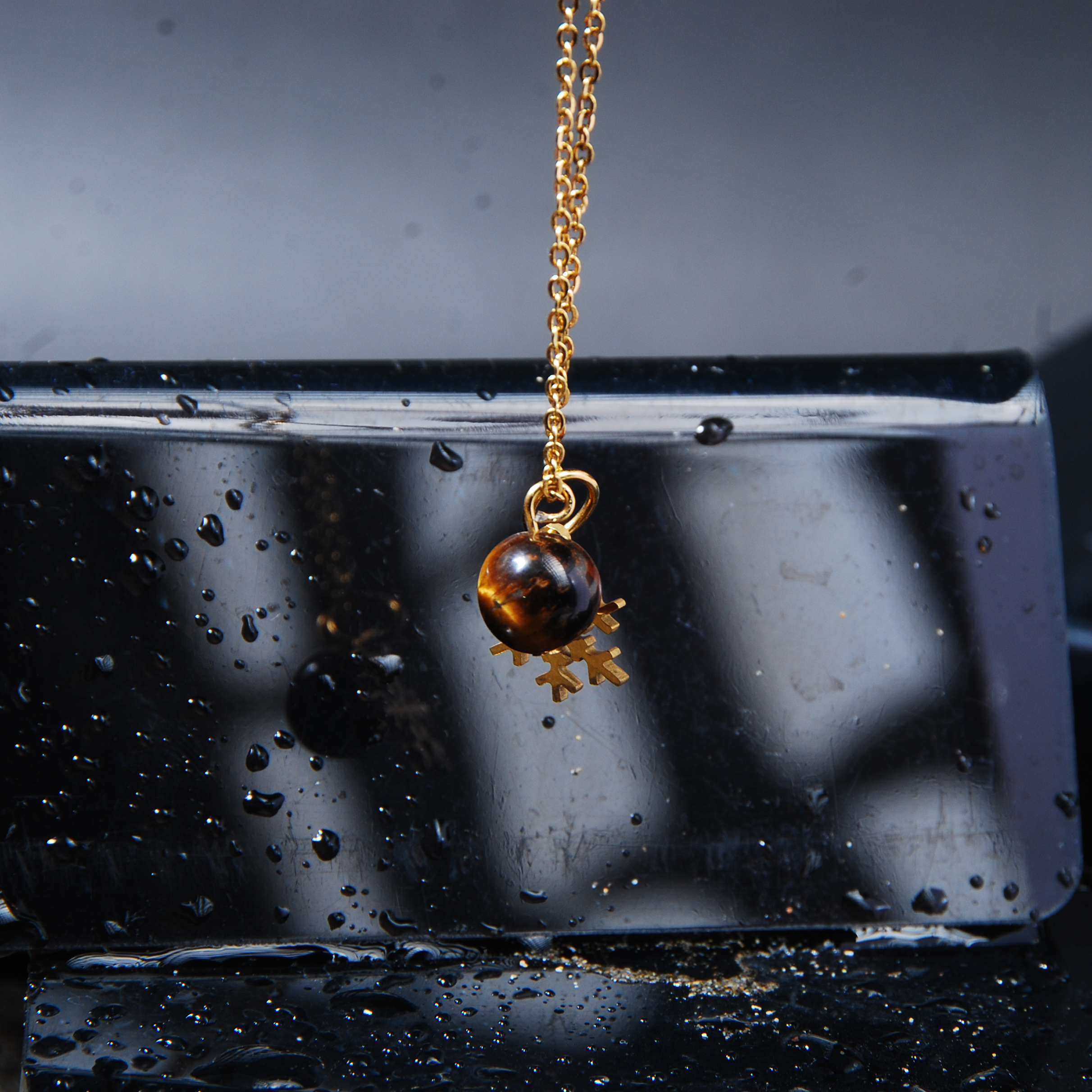 DSC_5763 آویز ساعت چشم ببر (با زنجیر استیل رنگ ثابت )