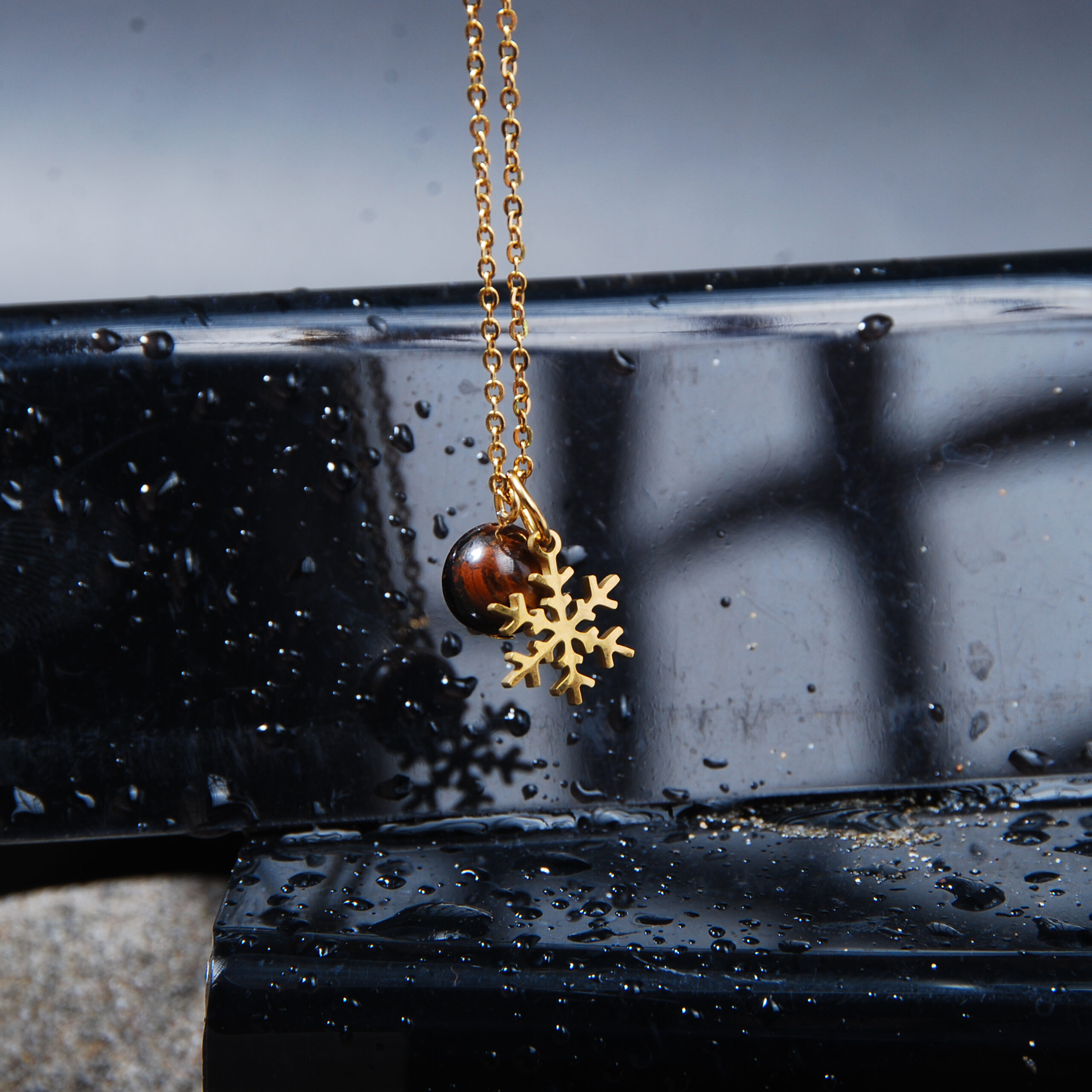 آویز ساعت چشم ببر دانه برف (با زنجیر استیل رنگ ثابت )