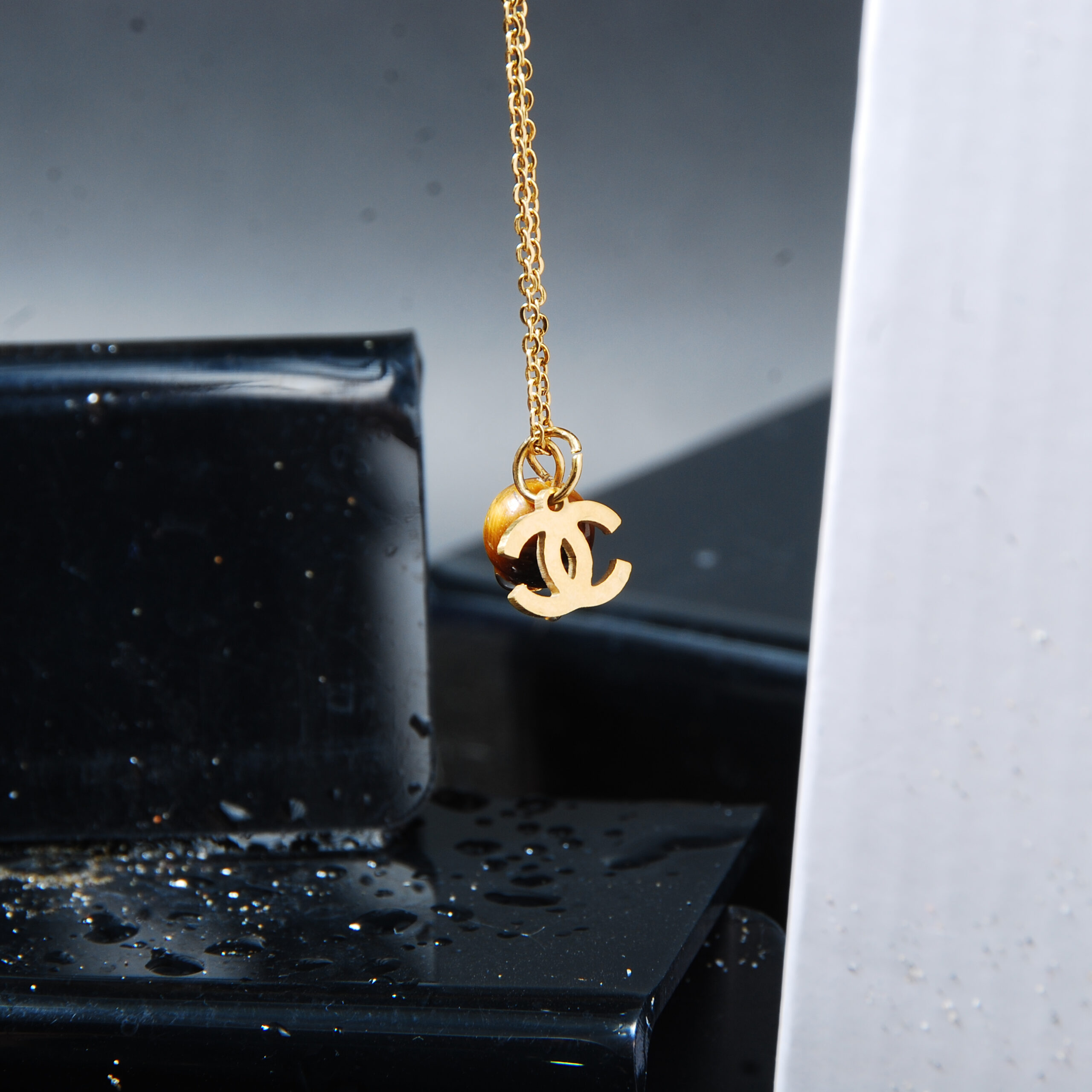 آویز ساعت چشم ببر (با زنجیر استیل رنگ ثابت )