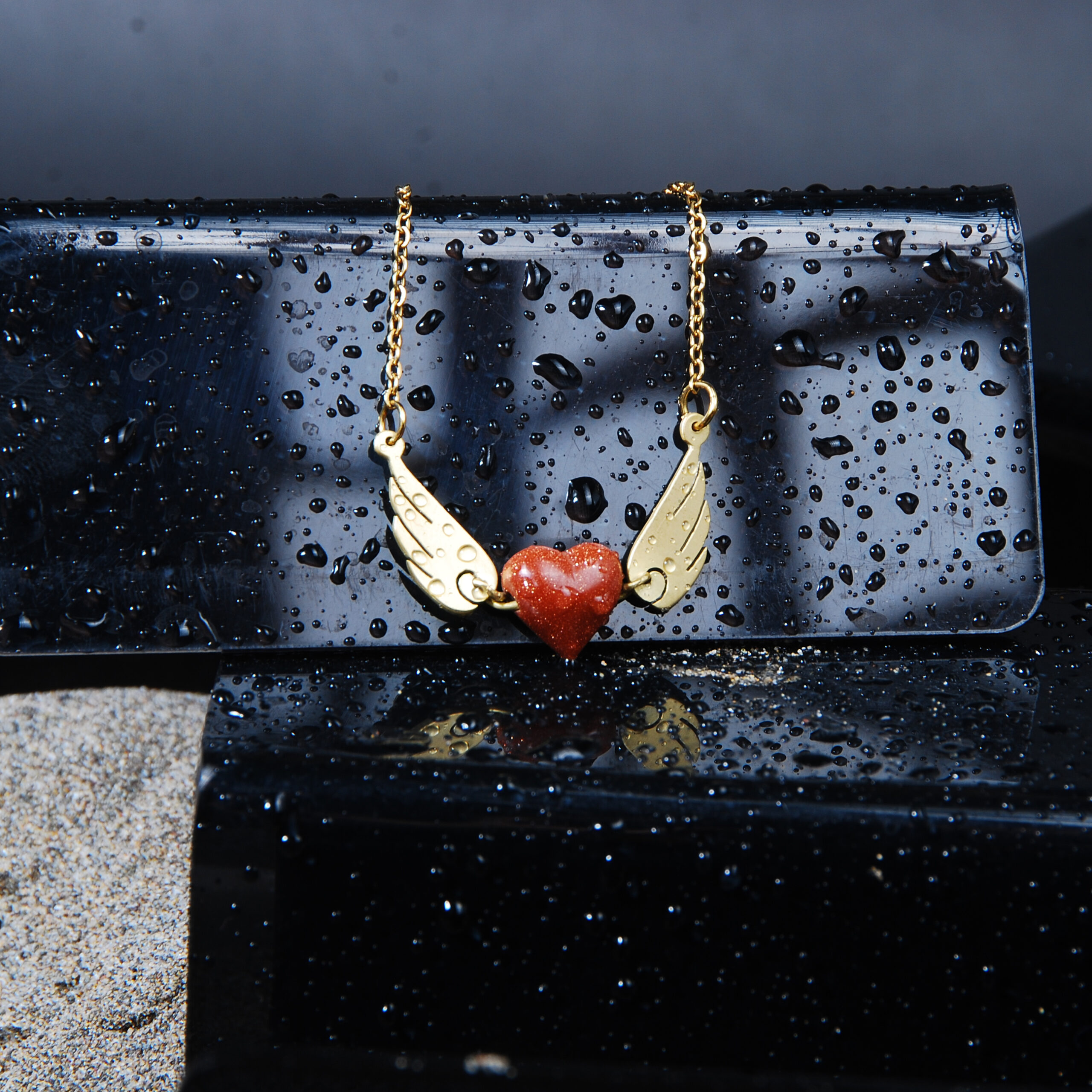 گردنبند دلربا قلب بالدار (با بالهای برنجی)