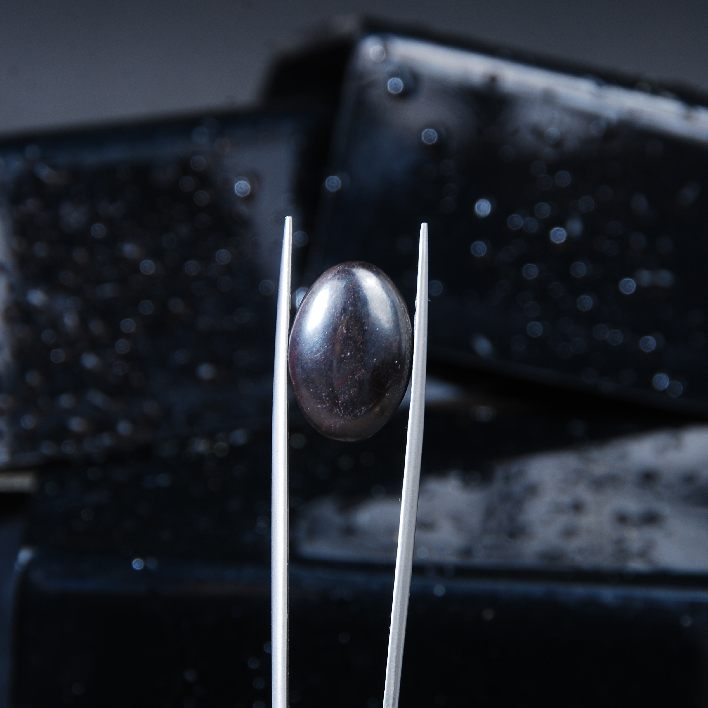 نگین حدید نقره ای بیضی 2.89گرم