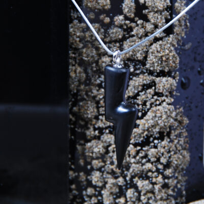 گردنبند رعد و برق کاروینگ سنگ اونیکس سیاه 1.59گرم