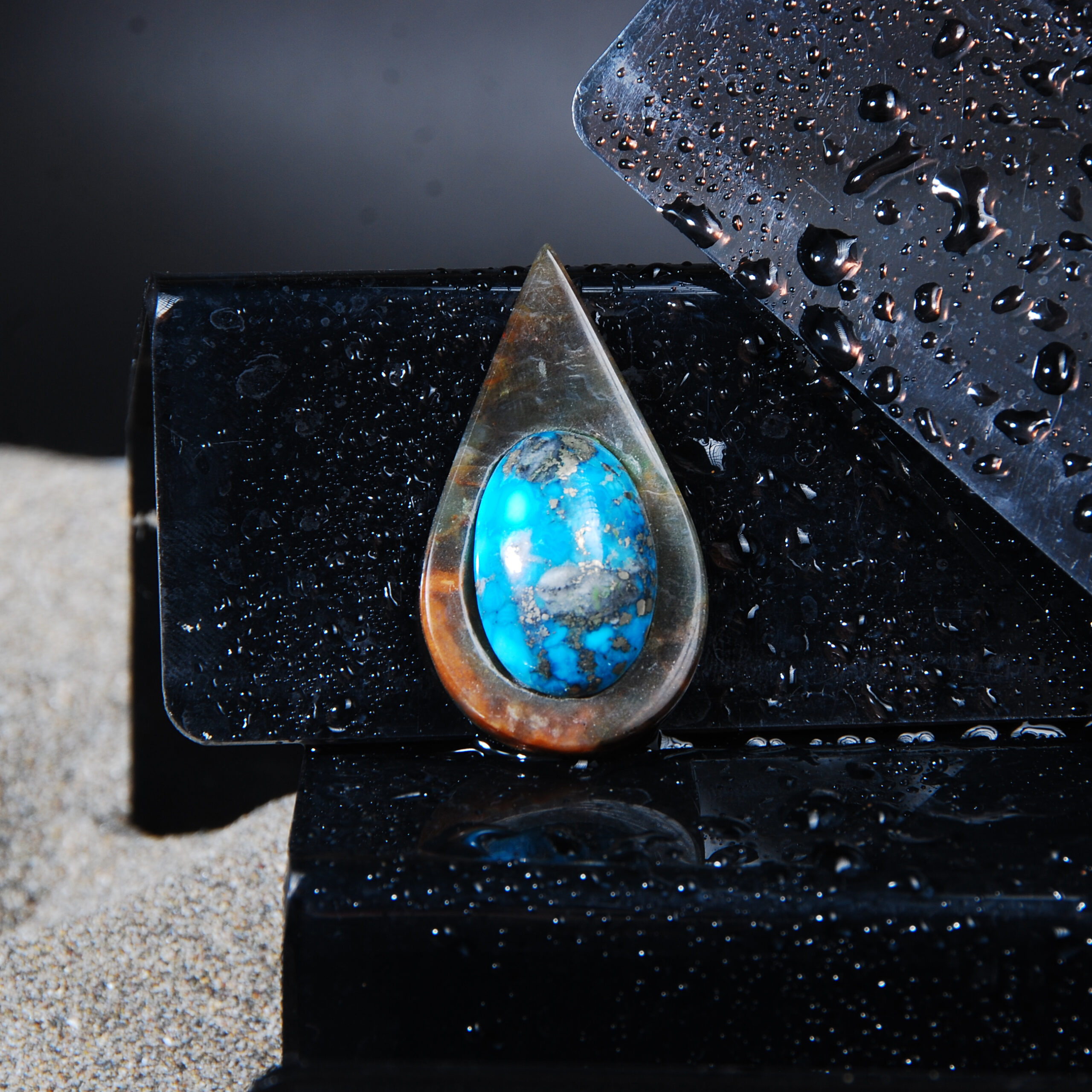 نگین عقیق سبز اشک و فیروزه کرمان آبی بیضی (احیا شده ) 11.10گرم