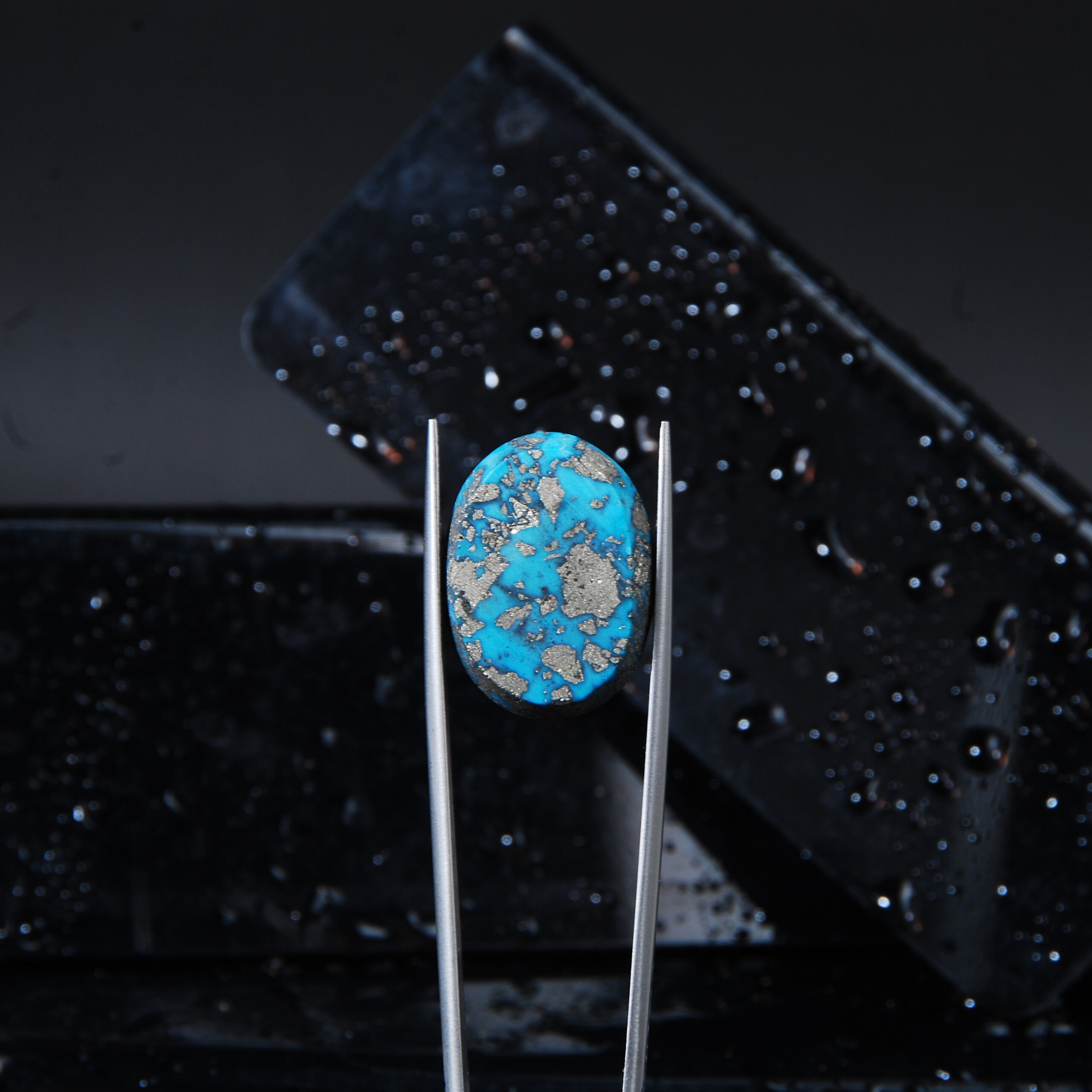 نگین فیروزه کرمان آبی بیضی تمام مغز (احیا شده ) 7.06گرم