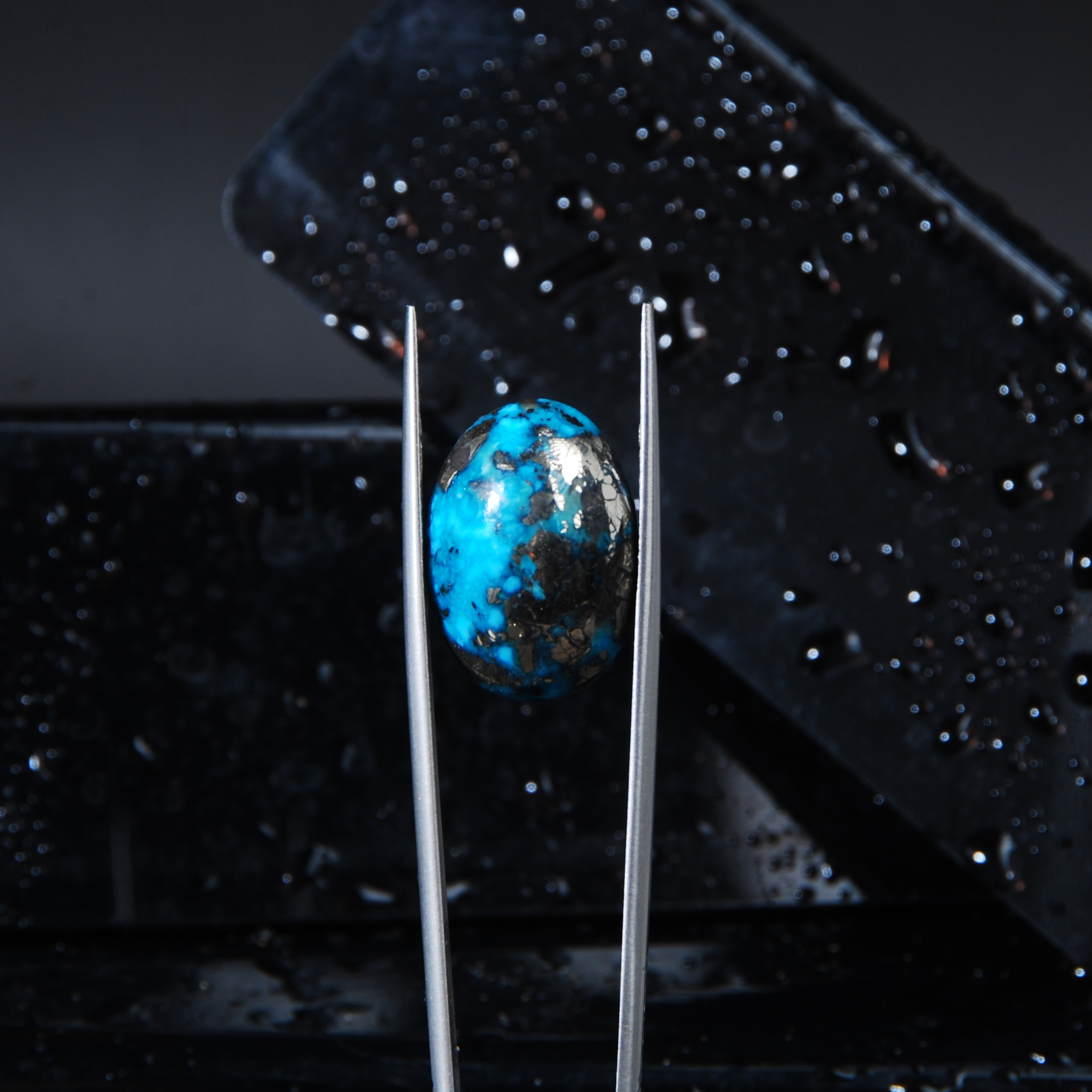 نگین فیروزه کرمان آبی بیضی تمام مغز (احیا شده ) 5.06گرم