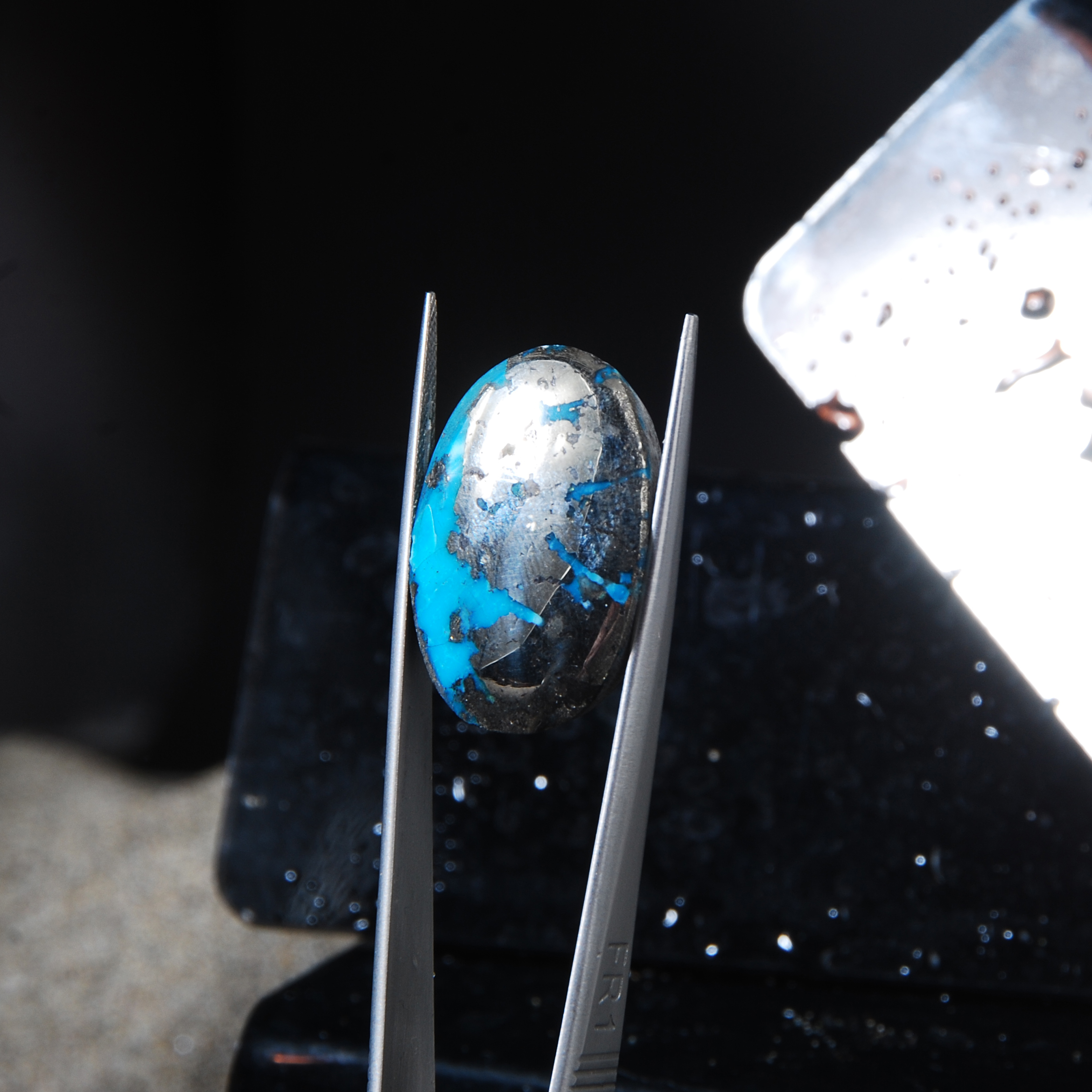 نگین فیروزه کرمان آبی بیضی (احیا شده ) 8.08گرم