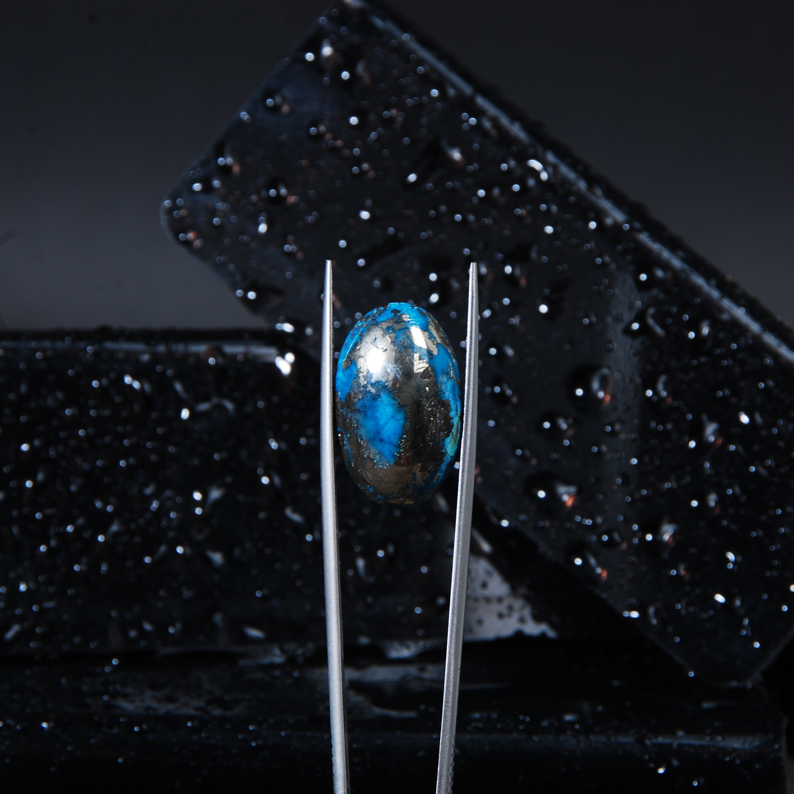 نگین فیروزه کرمان آبی بیضی (احیا شده ) 5.56گرم