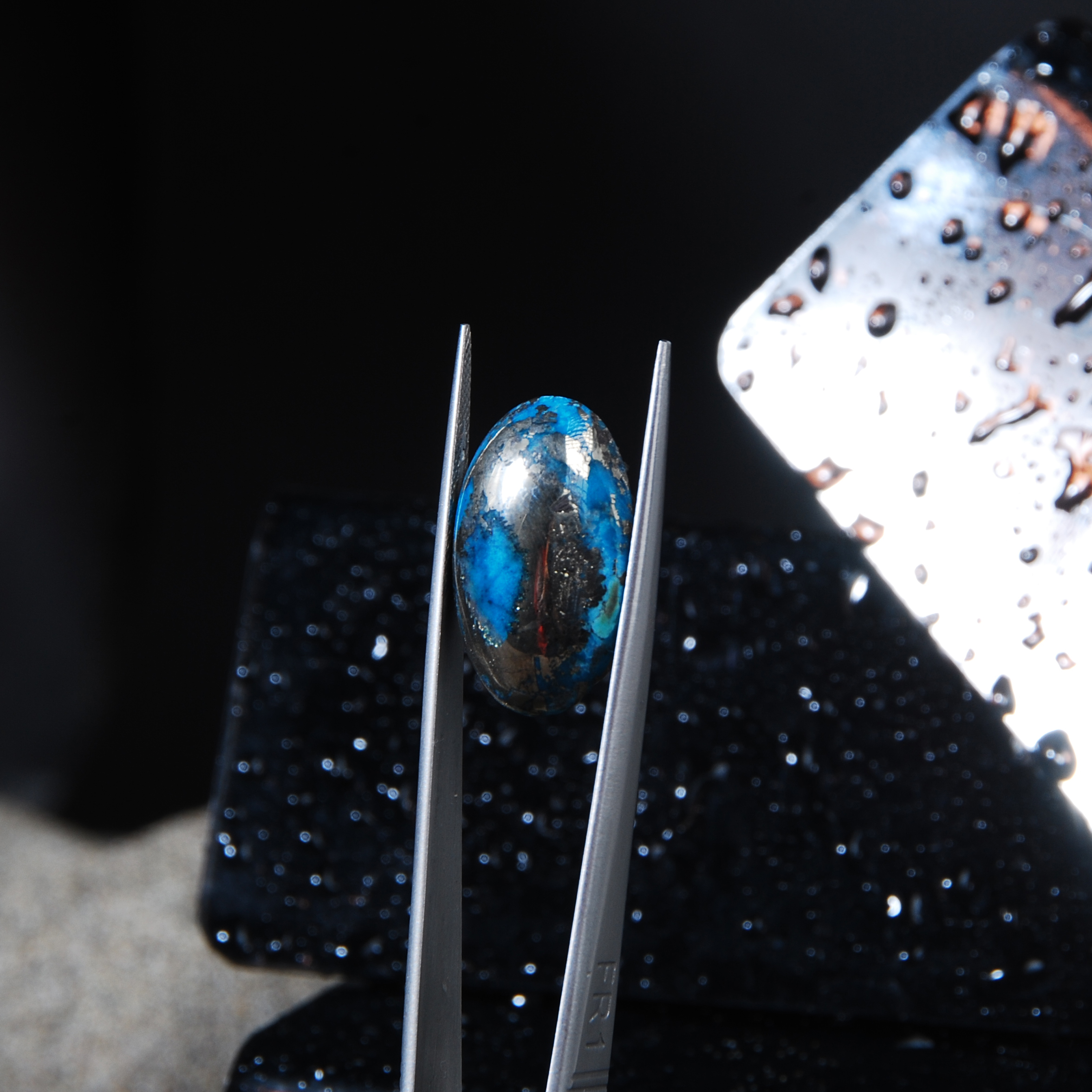 نگین فیروزه کرمان آبی بیضی (احیا شده ) 5.56گرم