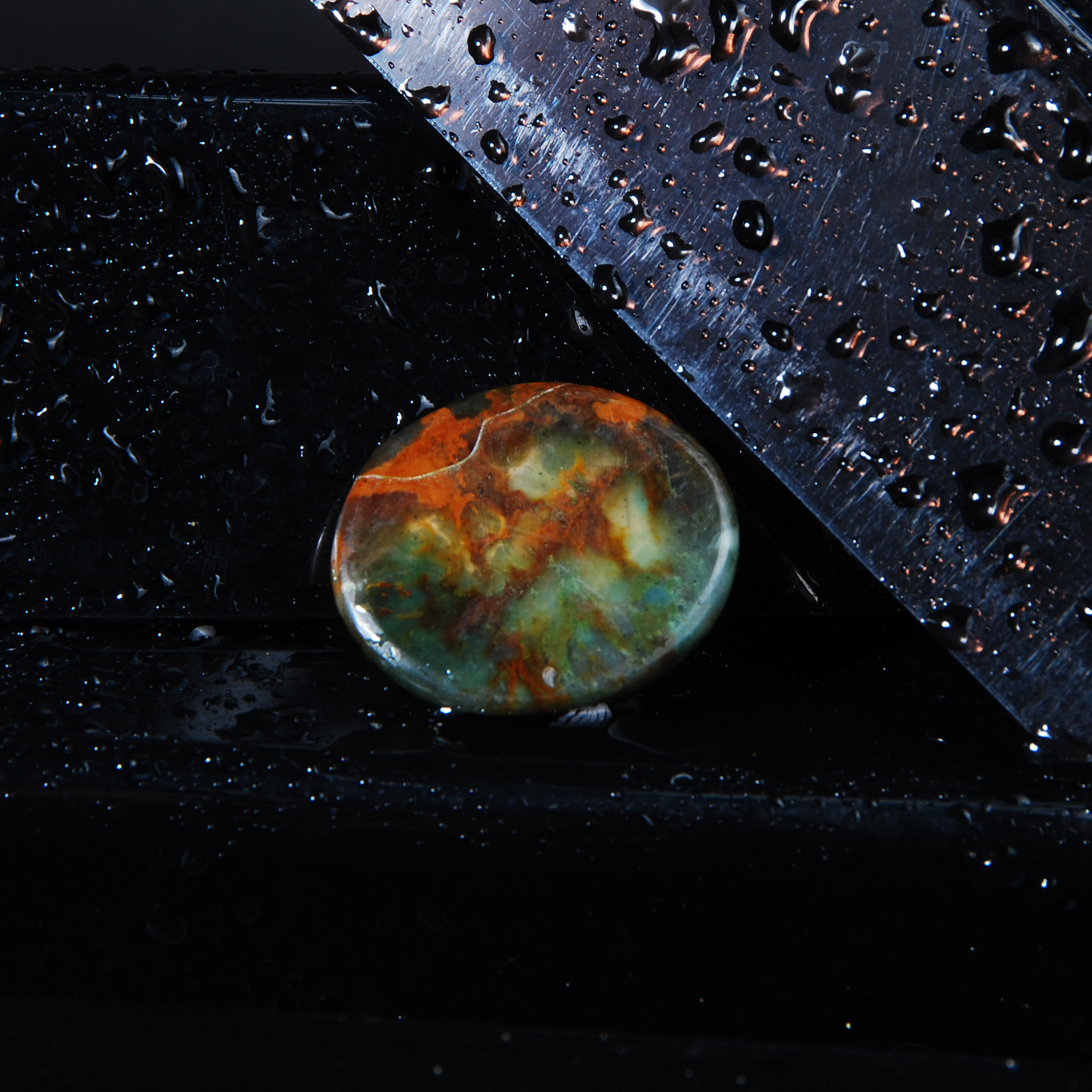 نگین عقیق سبز گرد و فیروزه کرمان آبی بیضی (احیا شده ) 11.98گرم