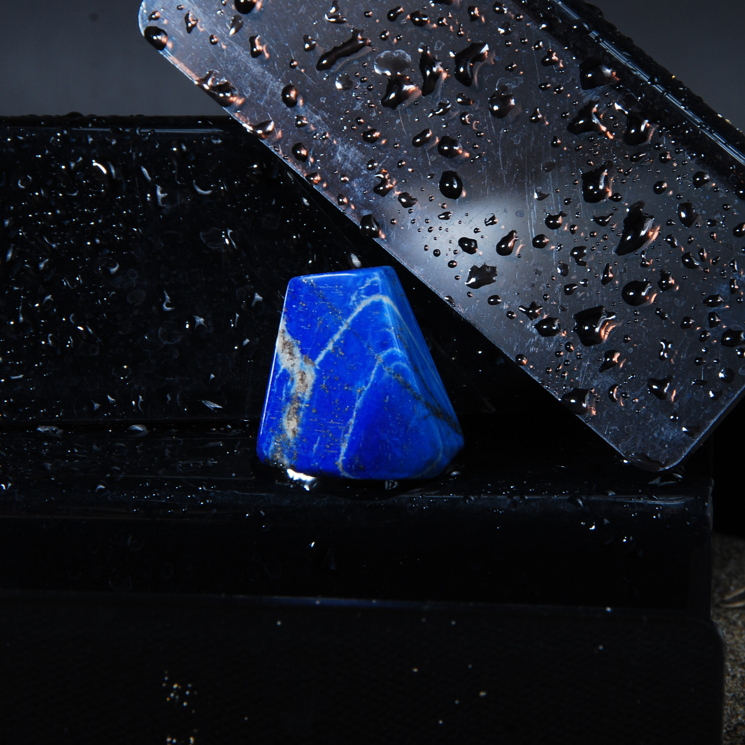 لاجورد آبی طبیعی دفرمه 16.84گرم