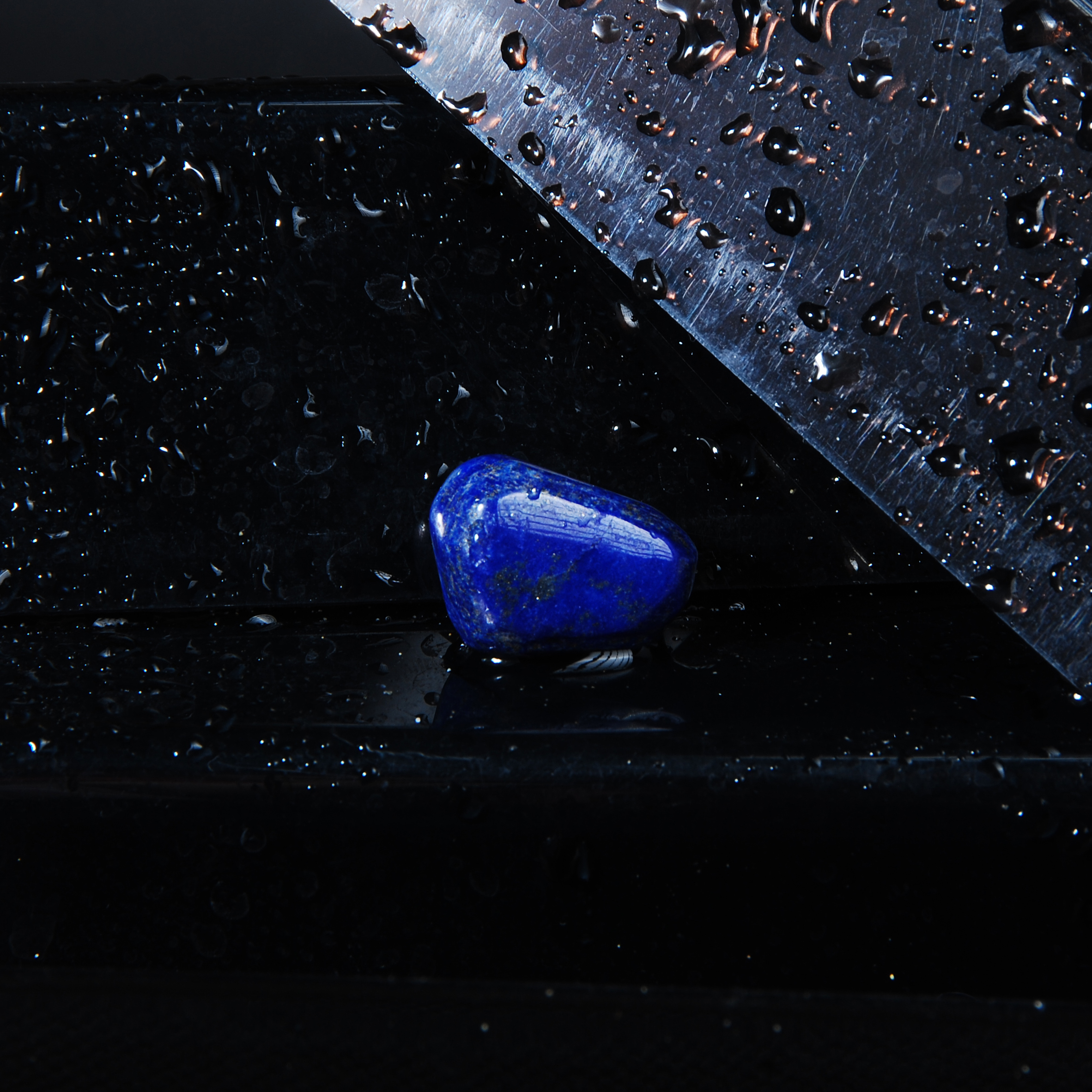 لاجورد با کیفیت آبی طبیعی دفرمه 7.69گرم