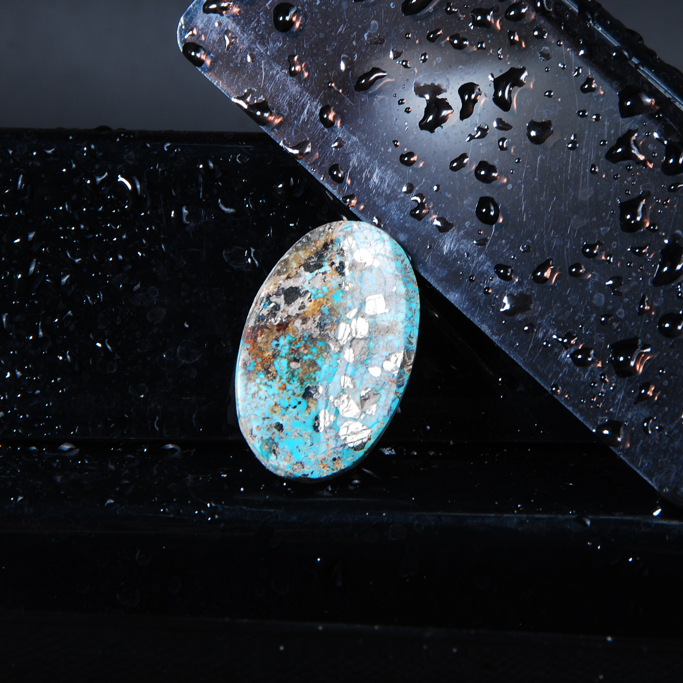 نگین فیروزه نیشابور آبی پیریت دار طبیعی بیضی 13.95گرم