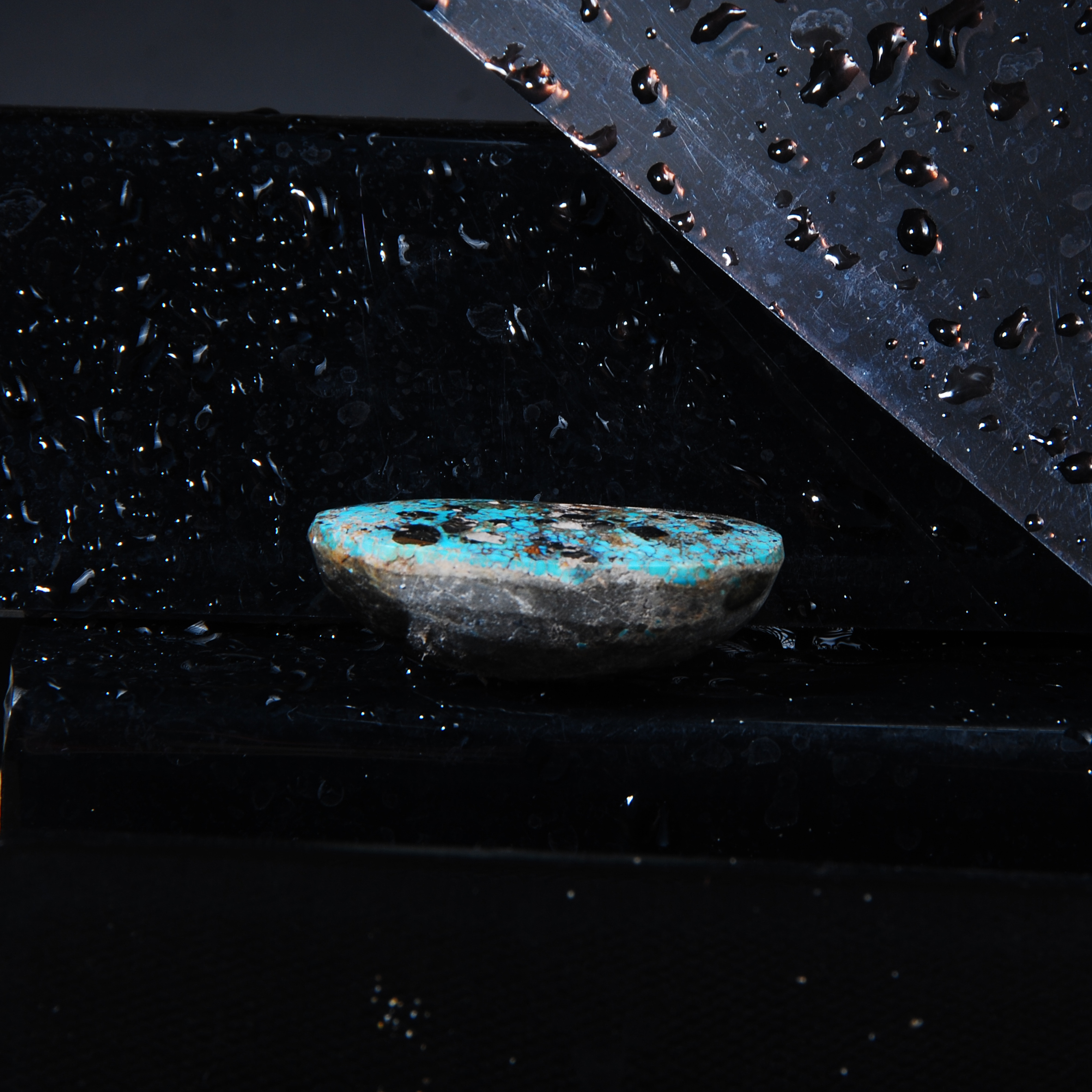 نگین فیروزه نیشابور آبی پیریت دار طبیعی بیضی 13.95گرم