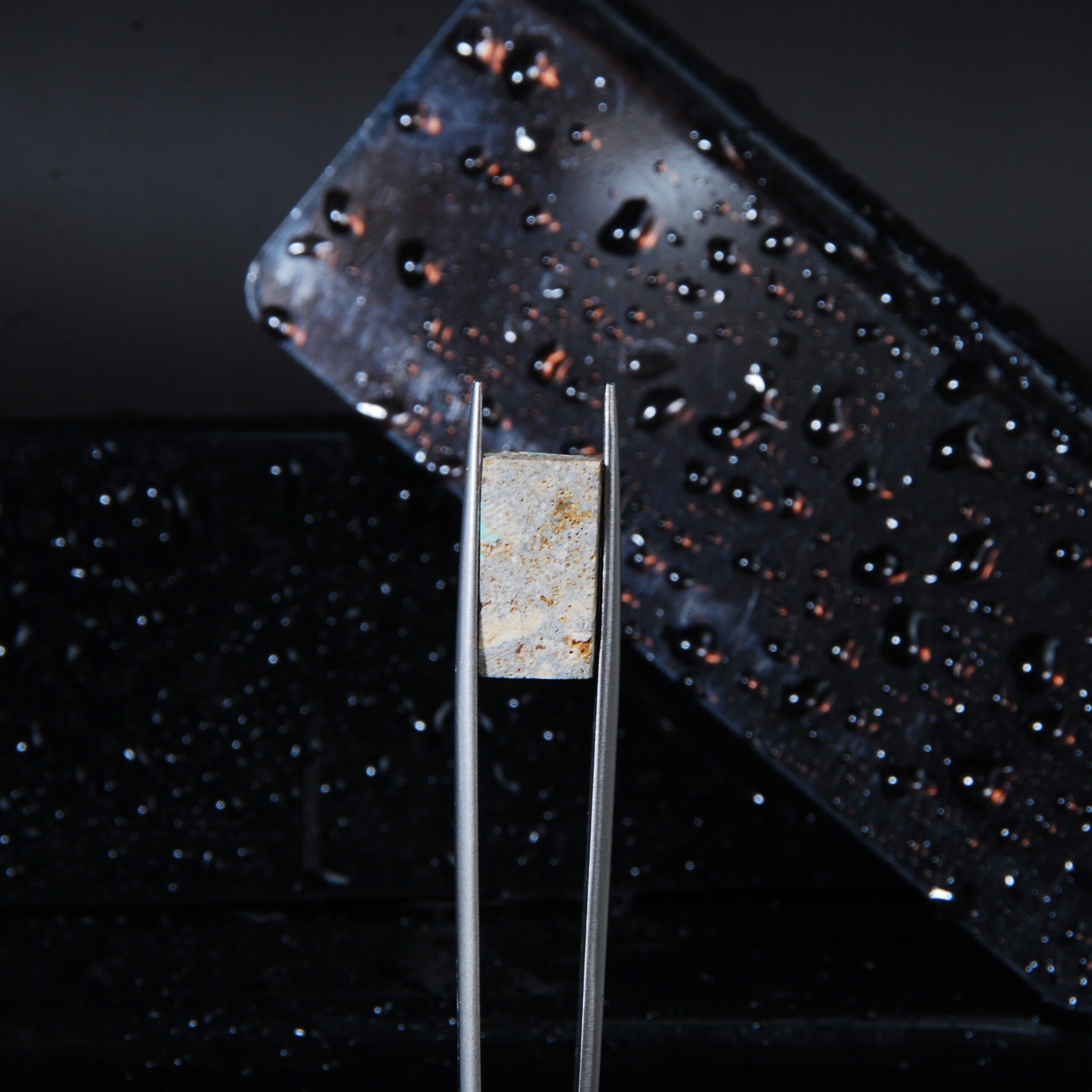 نگین فیروزه نیشابور آبی طلایی مستطیلی 2.15گرم