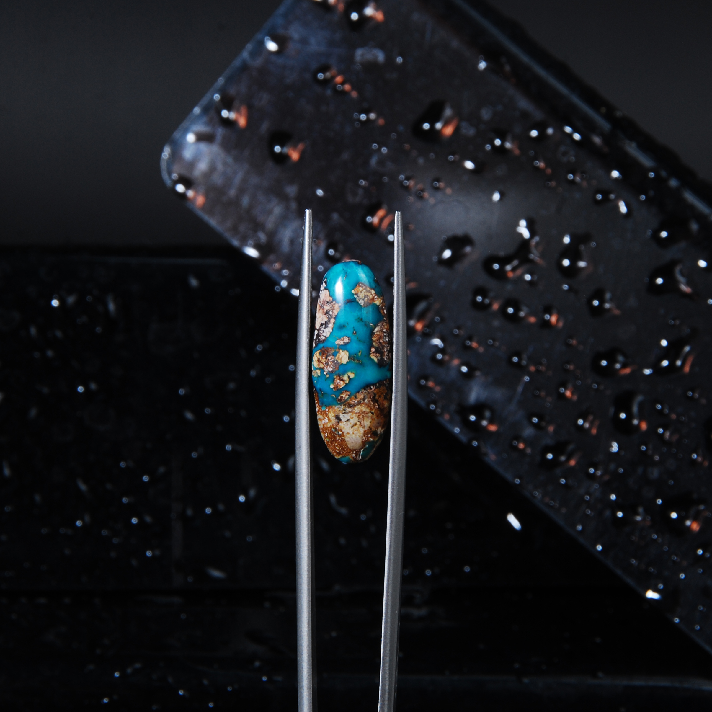 نگین فیروزه نیشابور آبی تیره بیضی 1.52گرم