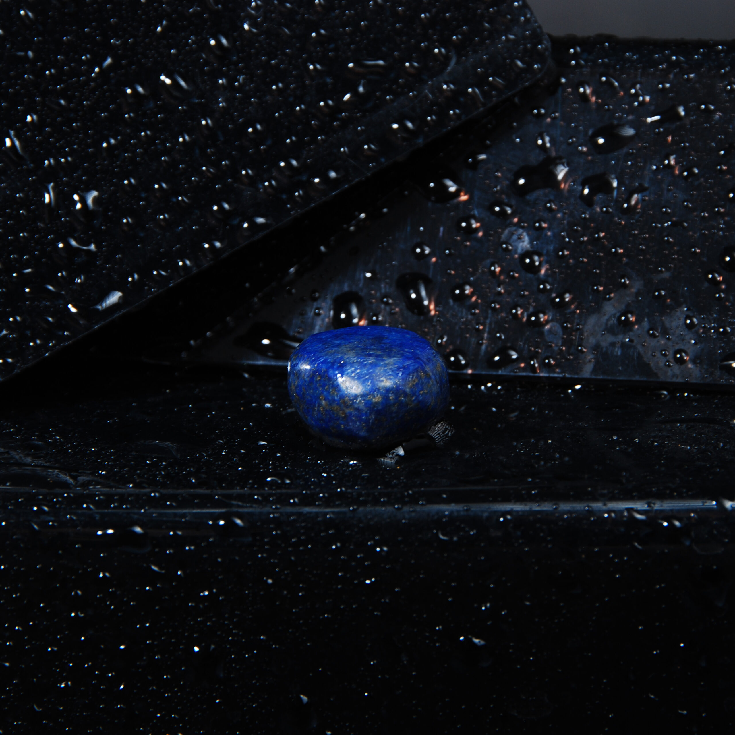 DSC_6272 سنگ لاجورد آبی طبیعی دفرمه 8.31گرم