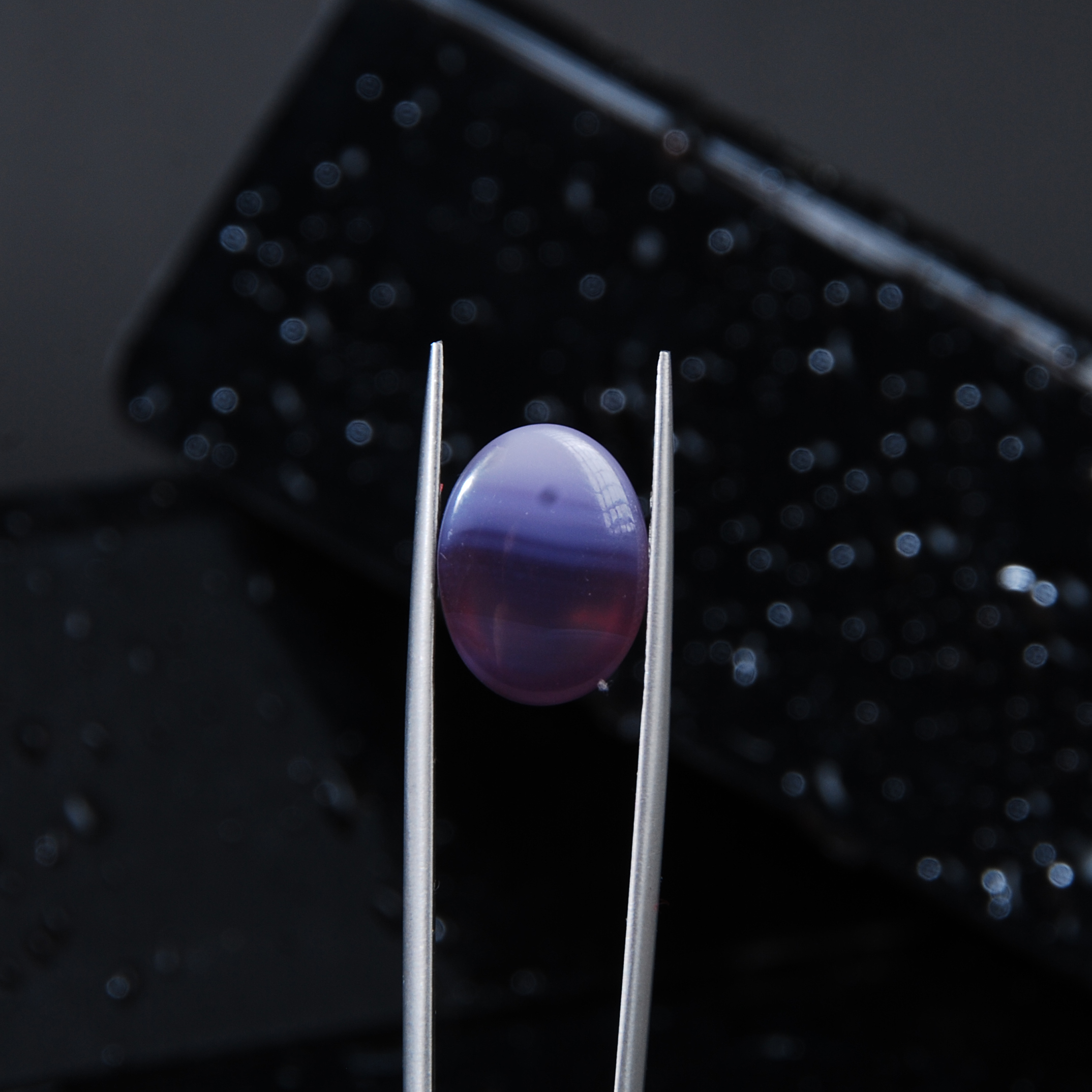 نگین عقیق سوسنی بیضی 2.01 گرم