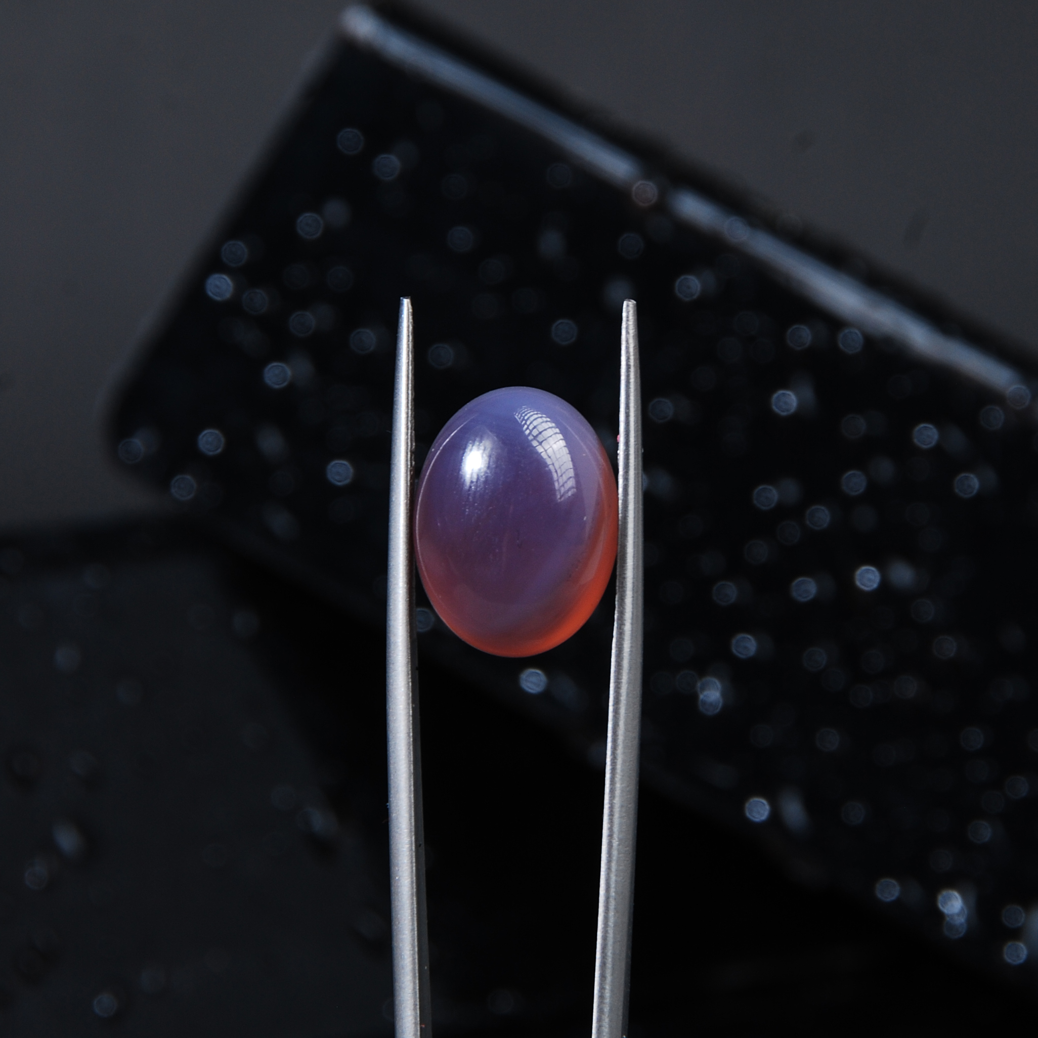 نگین عقیق سوسنی بیضی 2.09 گرم