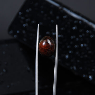 گارنت آلماندین قرمز تیره سنگ نیمه قیمتی