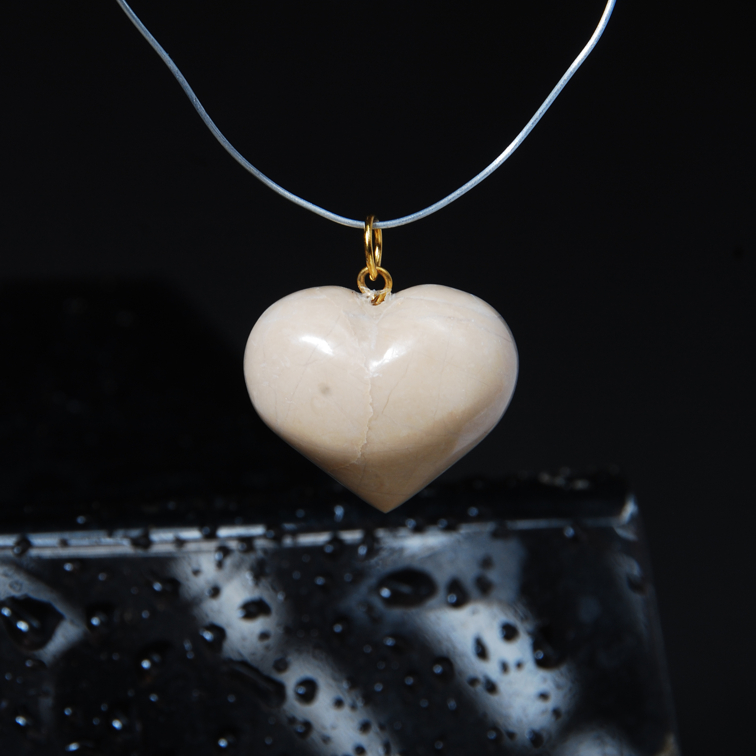 گردنبند قلب مرمر کرمی 9.49گرم