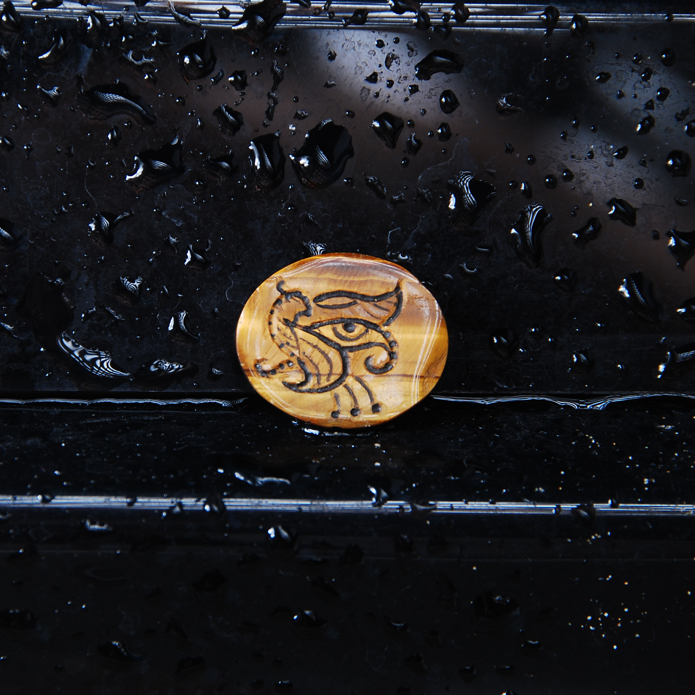 تراش سنگ قیمتی و نیمه قیمتی چشم ببر طلایی حکاکی چشم هروس تمام دست 2.58 گرم