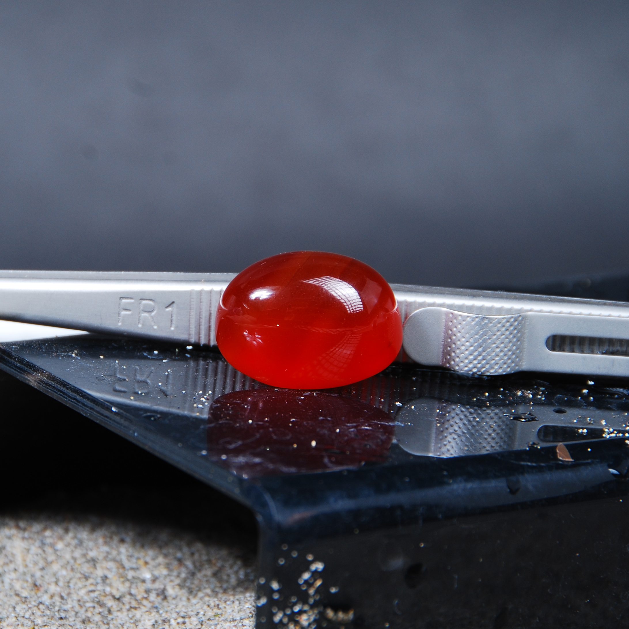 عقیق سرخ طبیعی خراسان بیضی 5.55 گرم