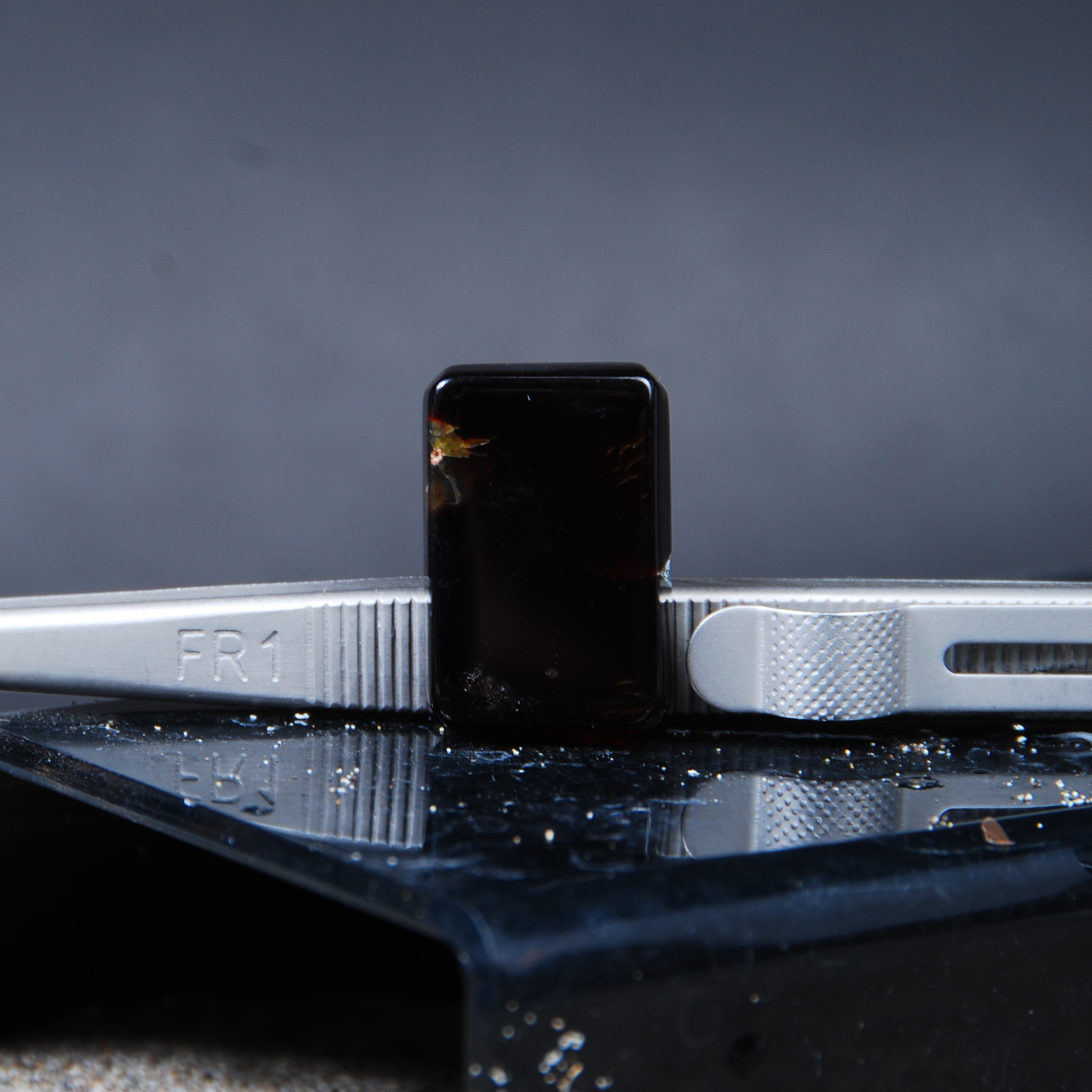 DSC_6644 نگین عقیق مشکی ژئود دار مستطیلی 5.27گرم