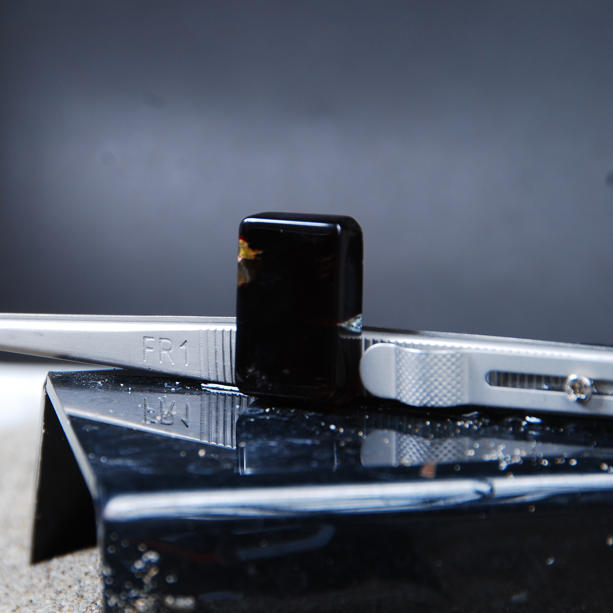 نگین عقیق مشکی ژئود دار مستطیلی 5.27گرم