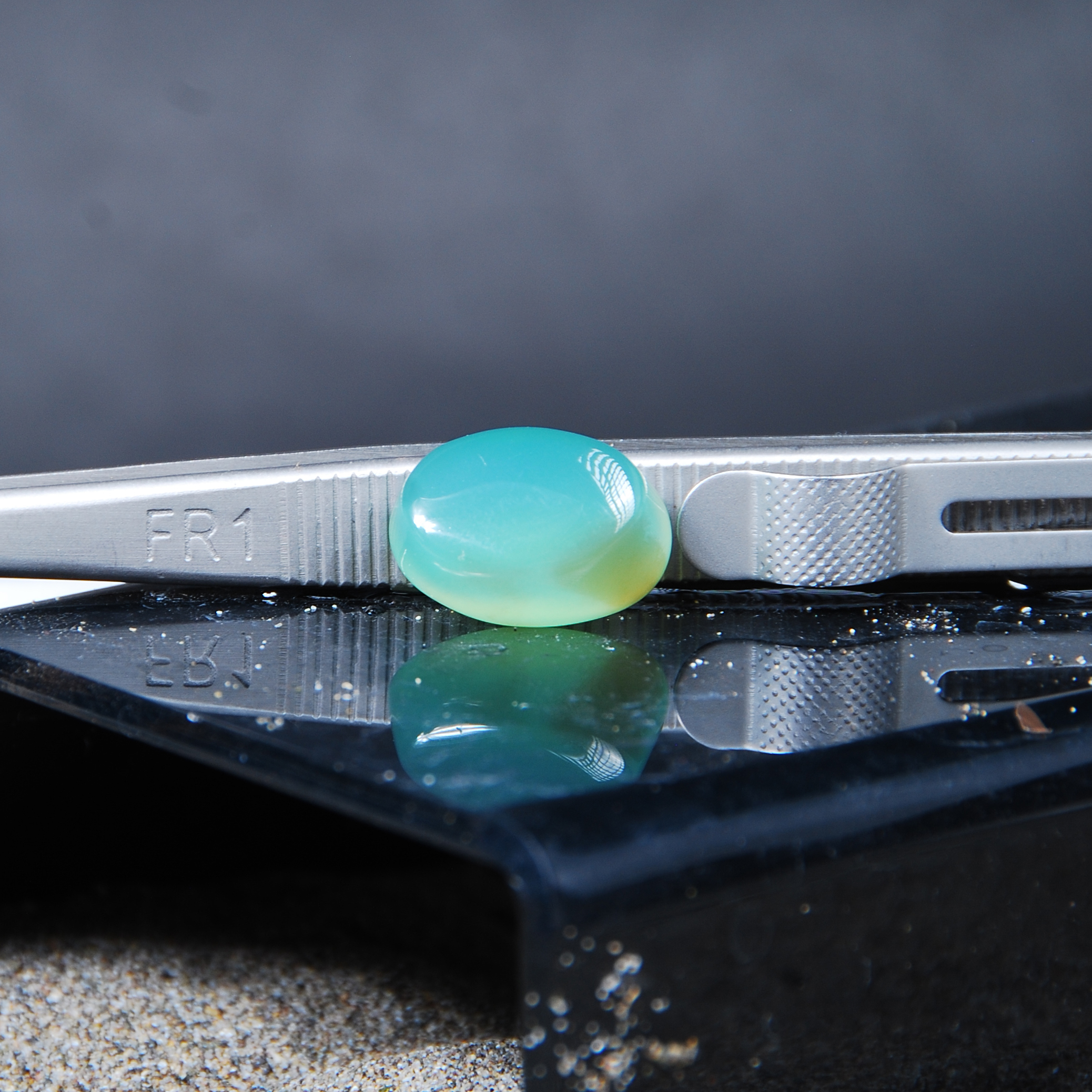 نگین عقیق سبز کاهویی طبیعی 2.57گرم