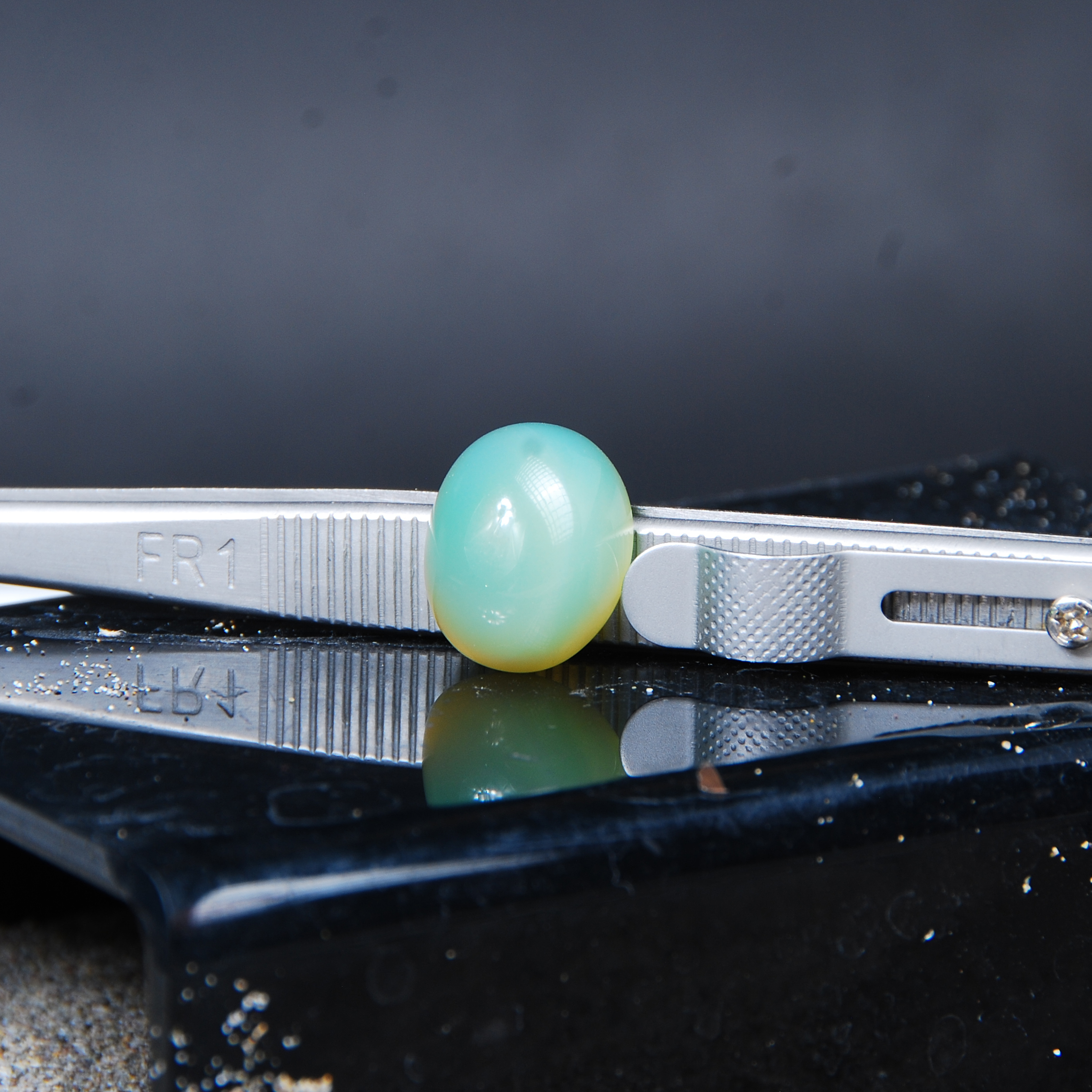 نگین عقیق سبز فسفری طبیعی بیضی 2.58گرم