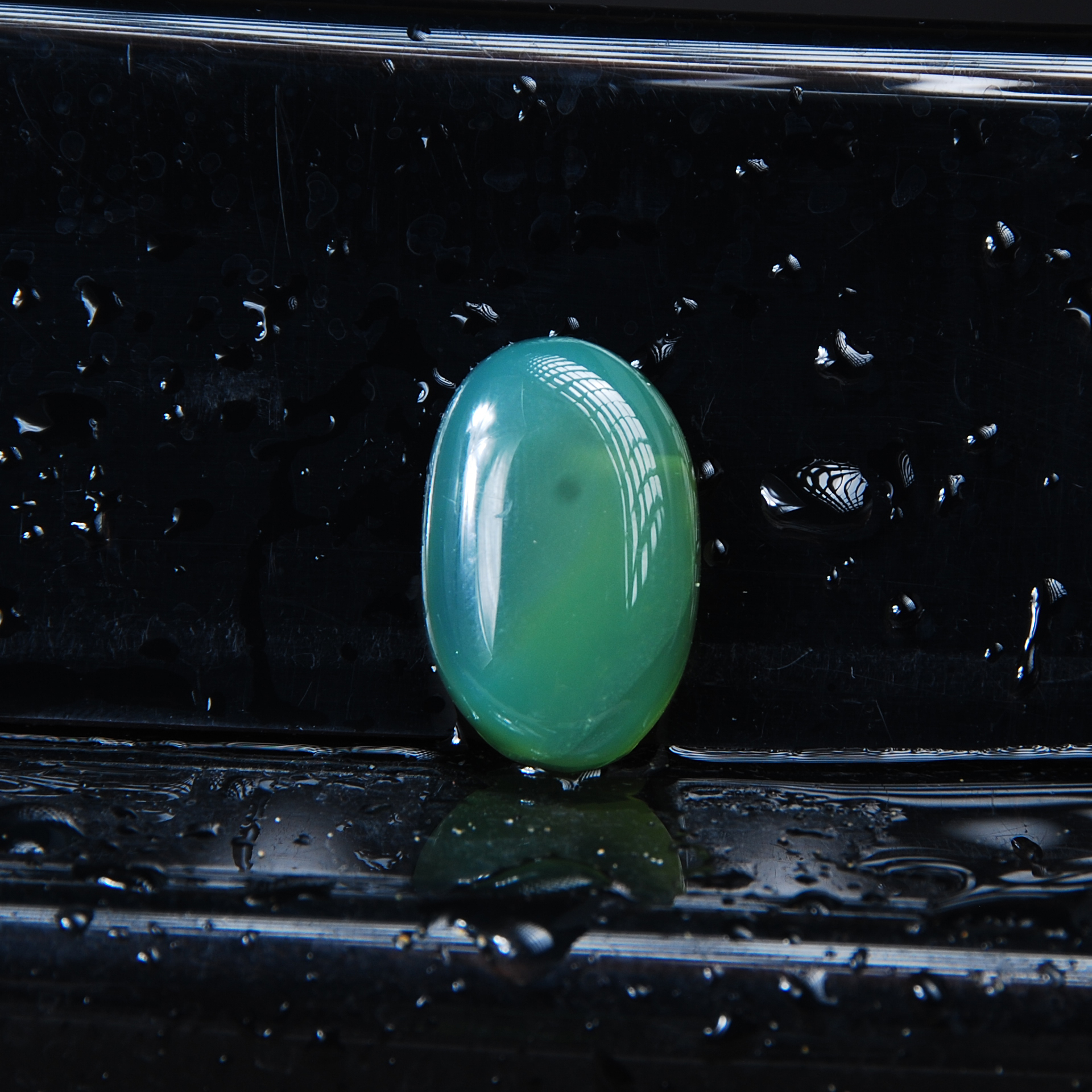 DSC_6720 نگین عقیق سبز کاهویی طبیعی بیضی 5.15گرم