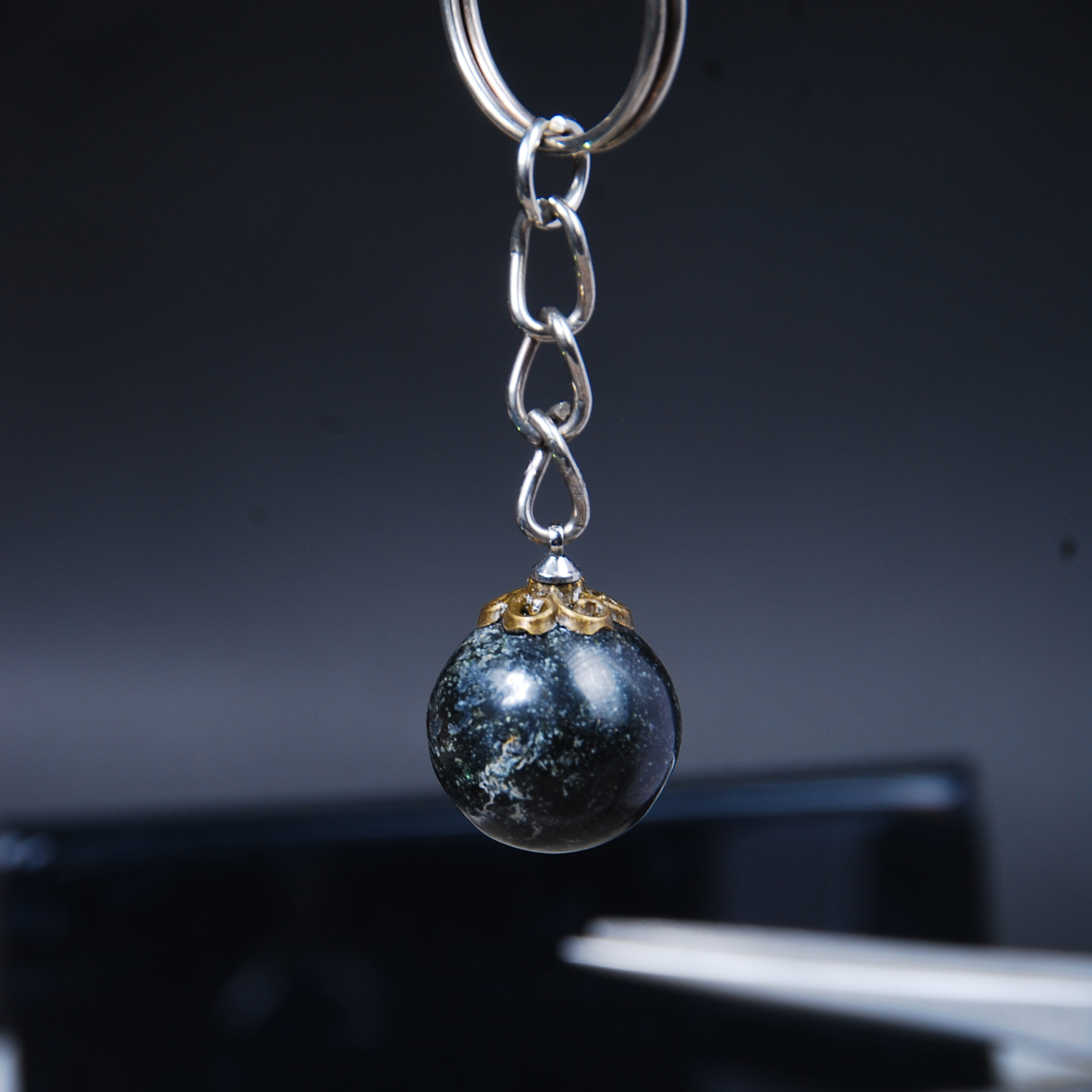 سرکلیدی سنگ سرپانتین سبز تیره 13.59گرم