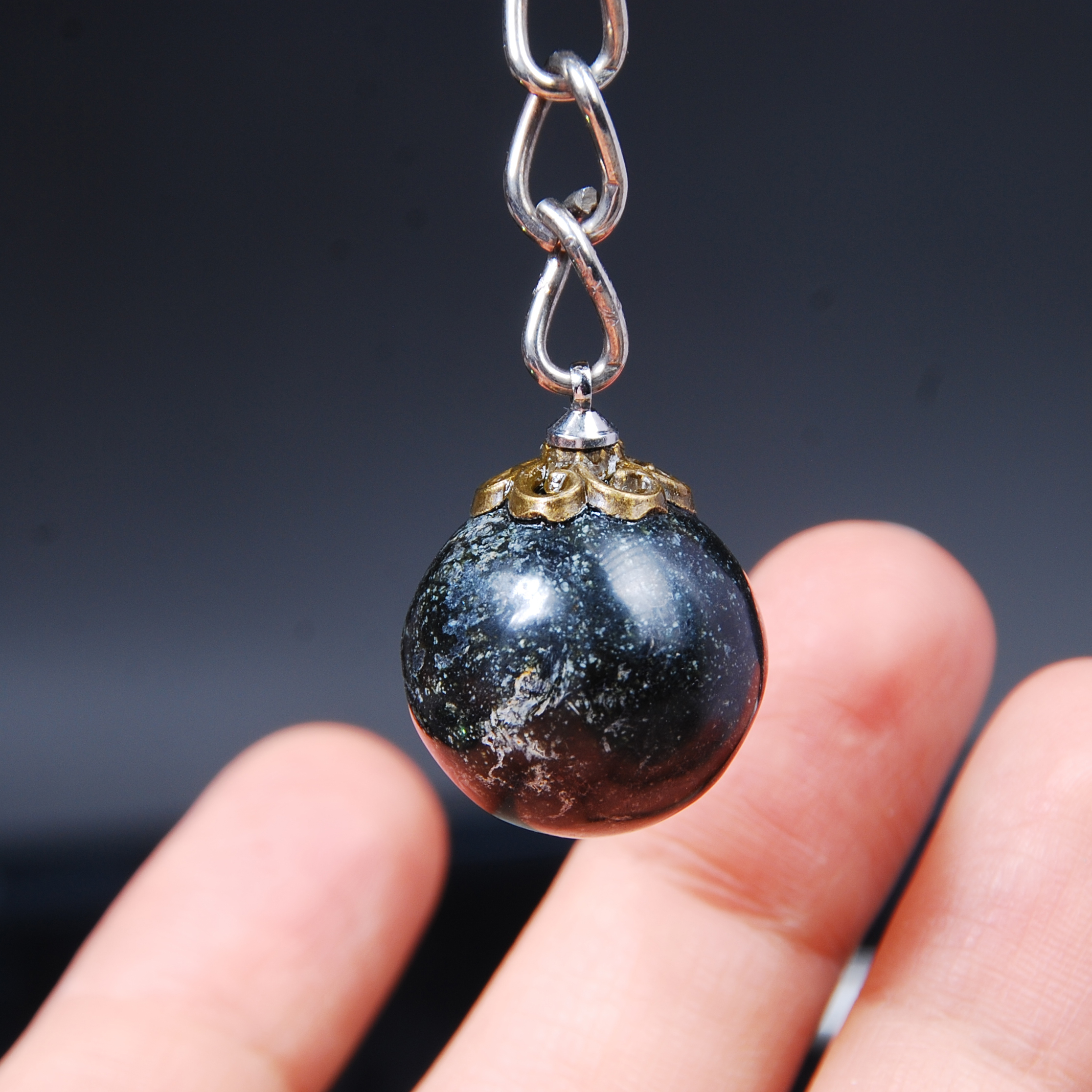 DSC_6744 سرکلیدی سنگ سرپانتین سبز تیره 13.59گرم