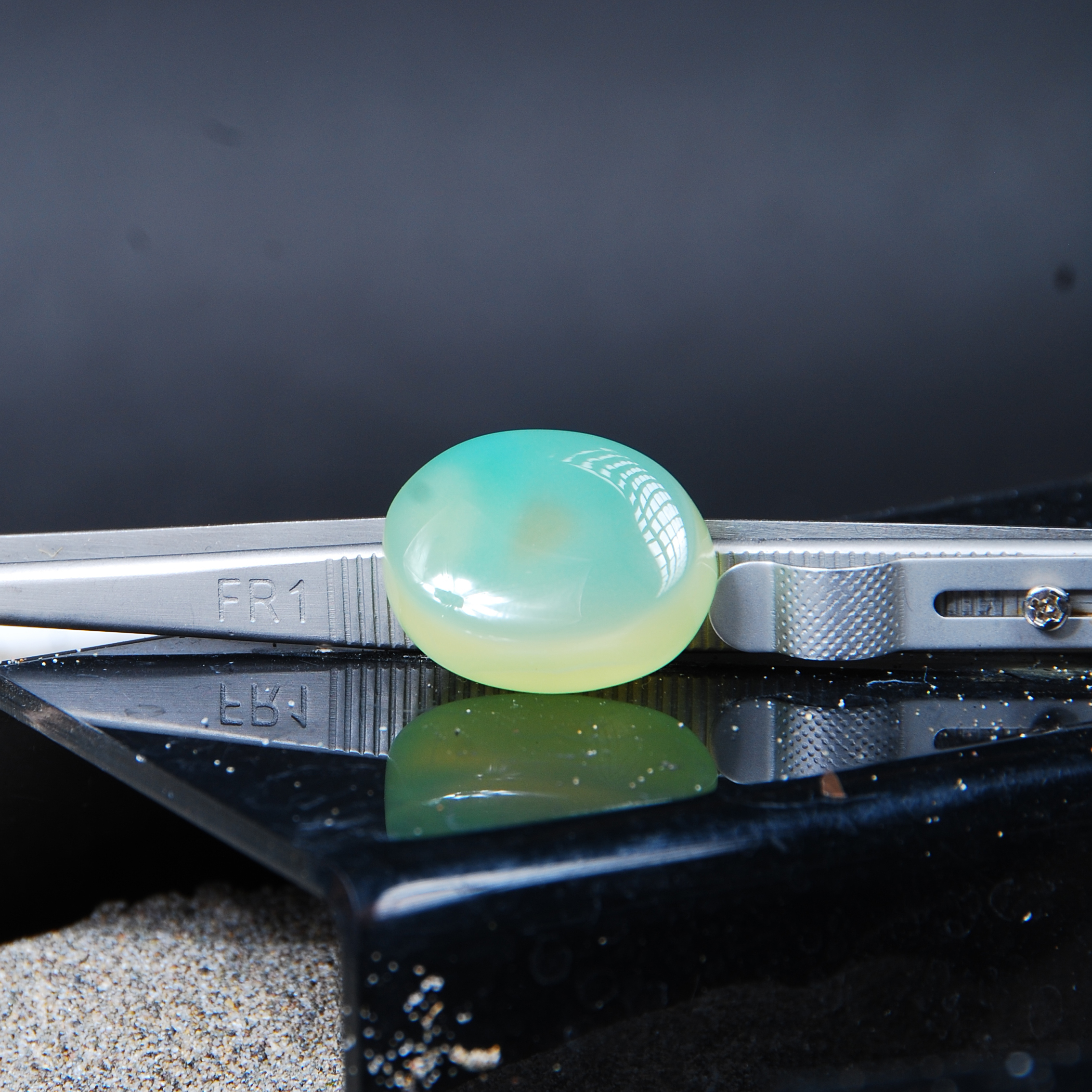 DSC_6752 نگین عقیق سبز کاهویی طبیعی بیضی 7.35گرم