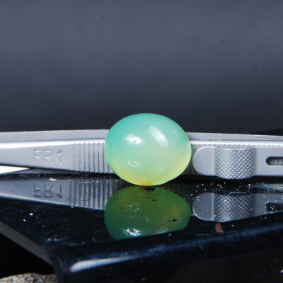 نگین عقیق سبز کاهویی طبیعی بیضی 4.65 گرم