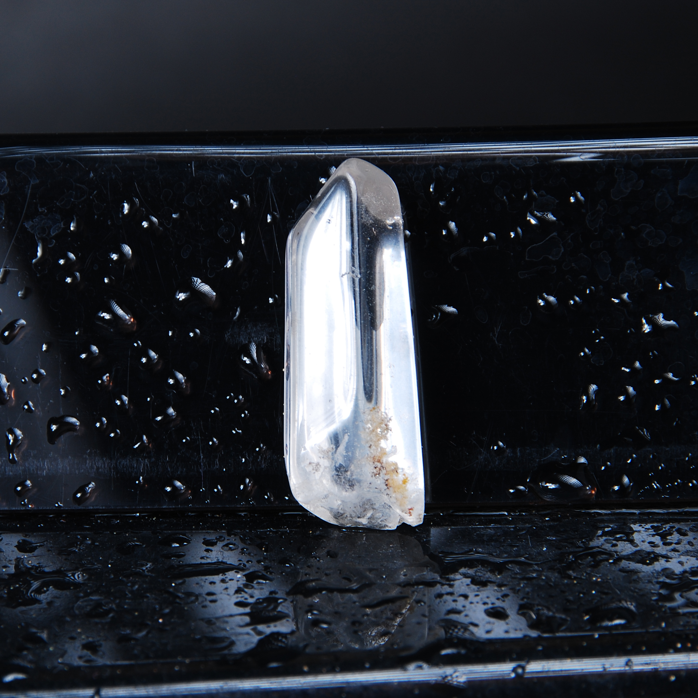 بلور کوارتز شفاف تامبل شده 11.75گرم