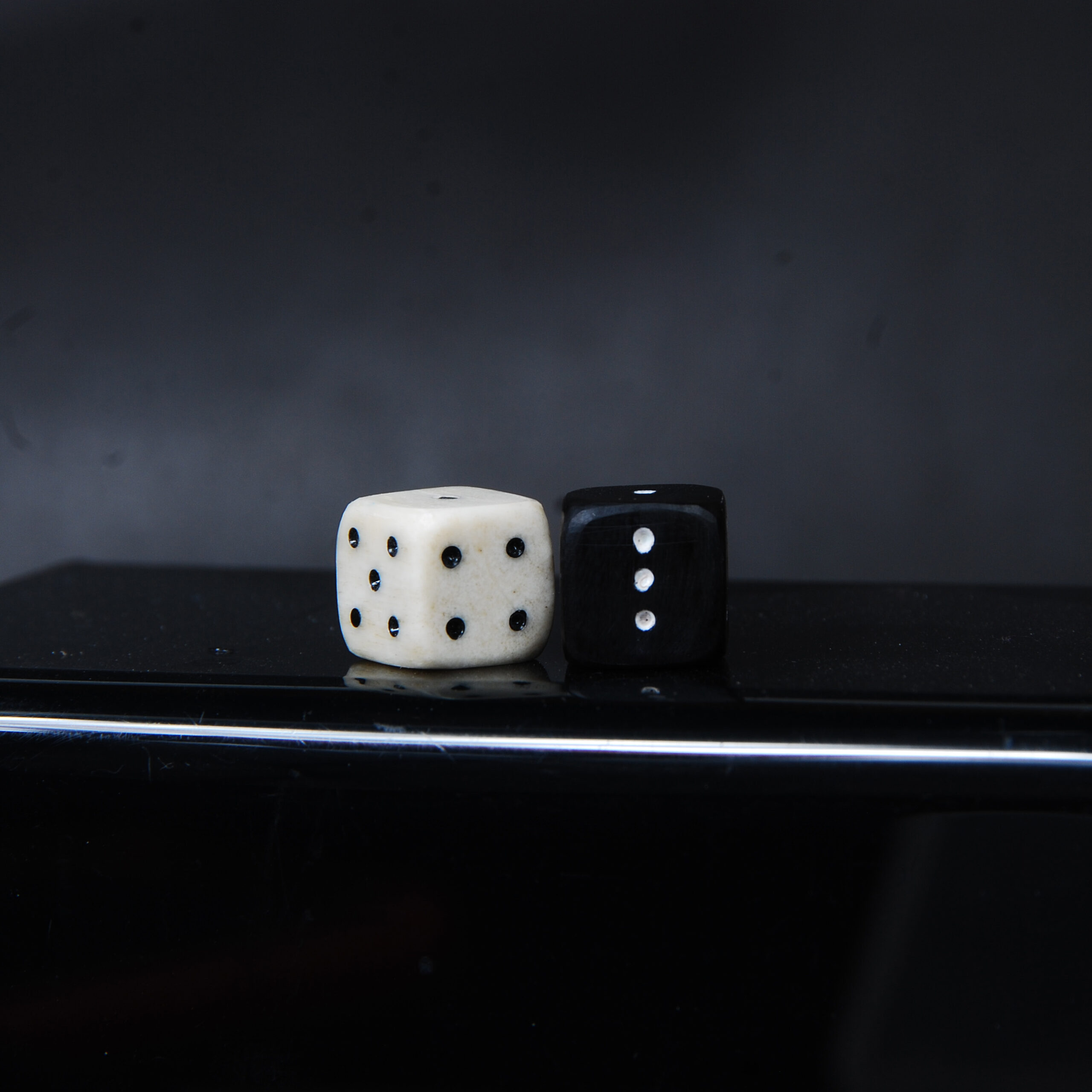 DSC_7344 تاس استخوان شتر و شاخ گاومیش مشکی اصل تراش دست 6گرمی