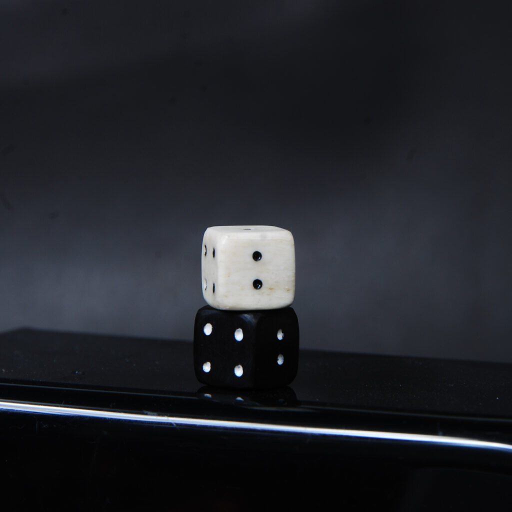 تاس استخوان شتر و شاخ گاومیش مشکی اصل تراش دست 6گرمی