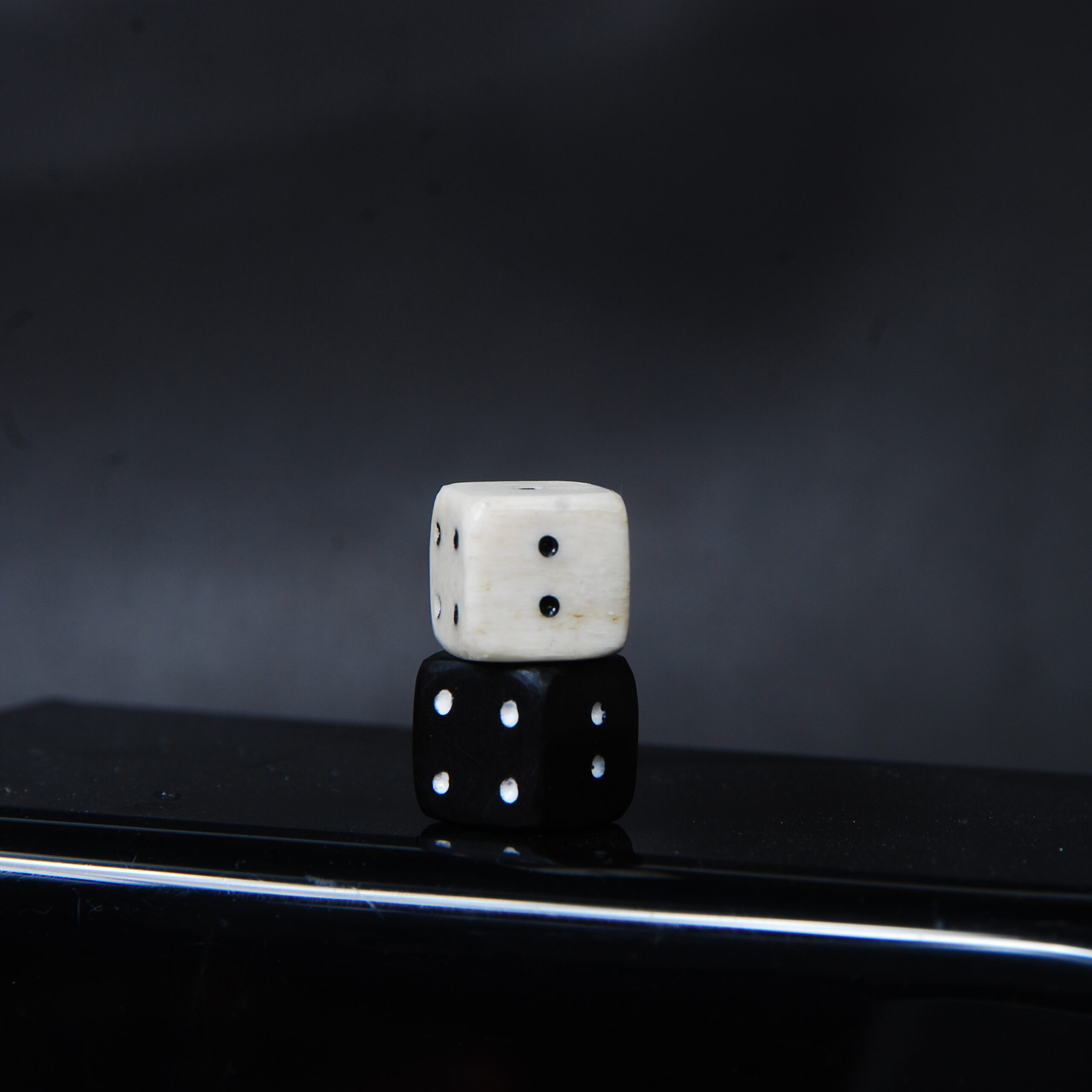 DSC_7345 تاس استخوان شتر و شاخ گاومیش مشکی اصل تراش دست 6گرمی