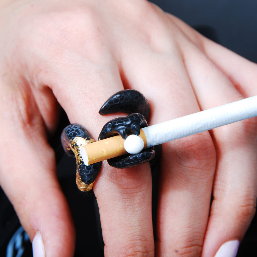 چوب سیگار مار سیاه سنگ اونیکس و ورق طلا 9.14گرم