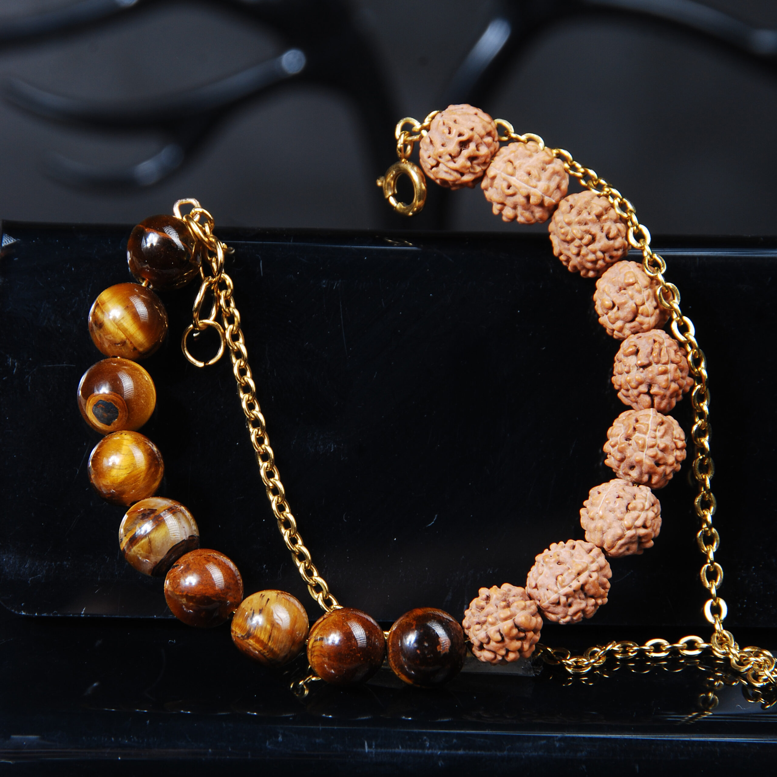 دستبند رودراکشا و چشم ببر