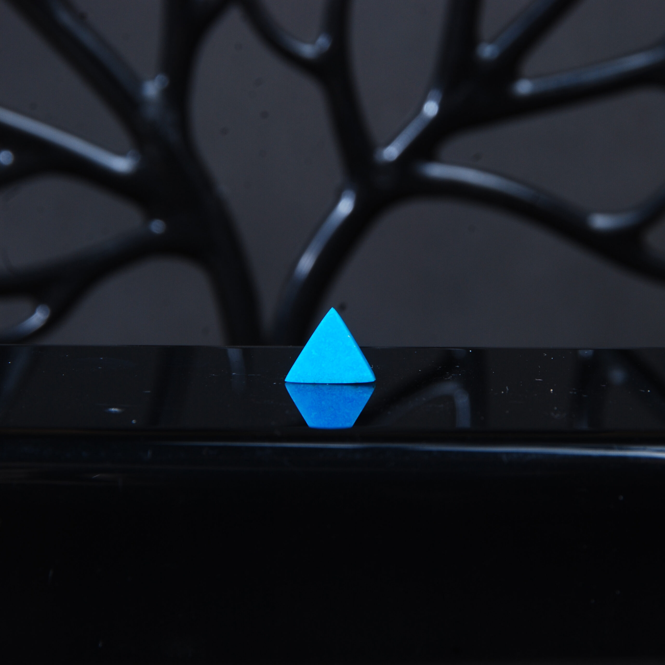 فیروزه نیشابور پاک آبی مثلثی 0.66 گرم