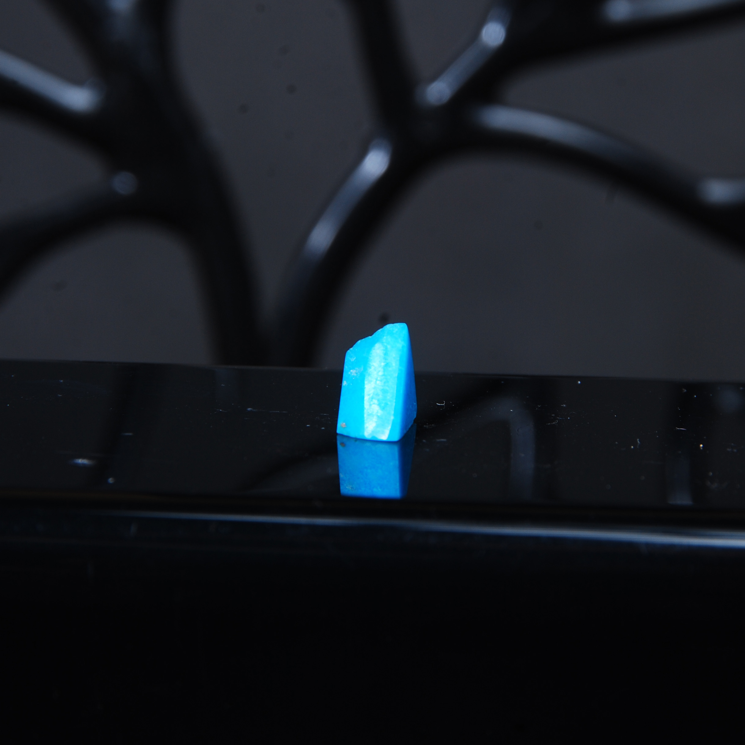 فیروزه نیشابور پاک آبی مثلثی 0.66 گرم