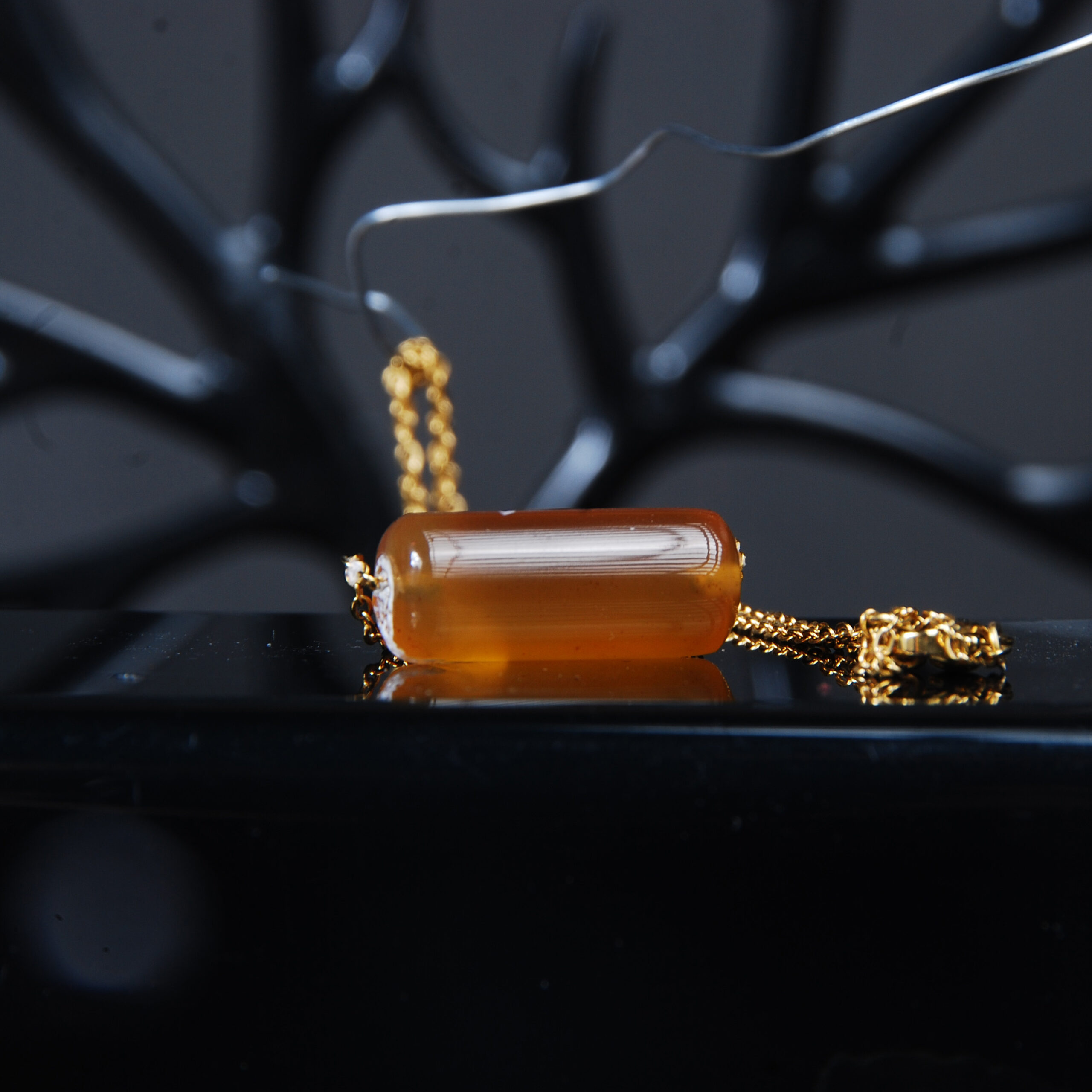 گردنبند لول عقیق عسلی به همراه زنجیر استیل 5.42گرم