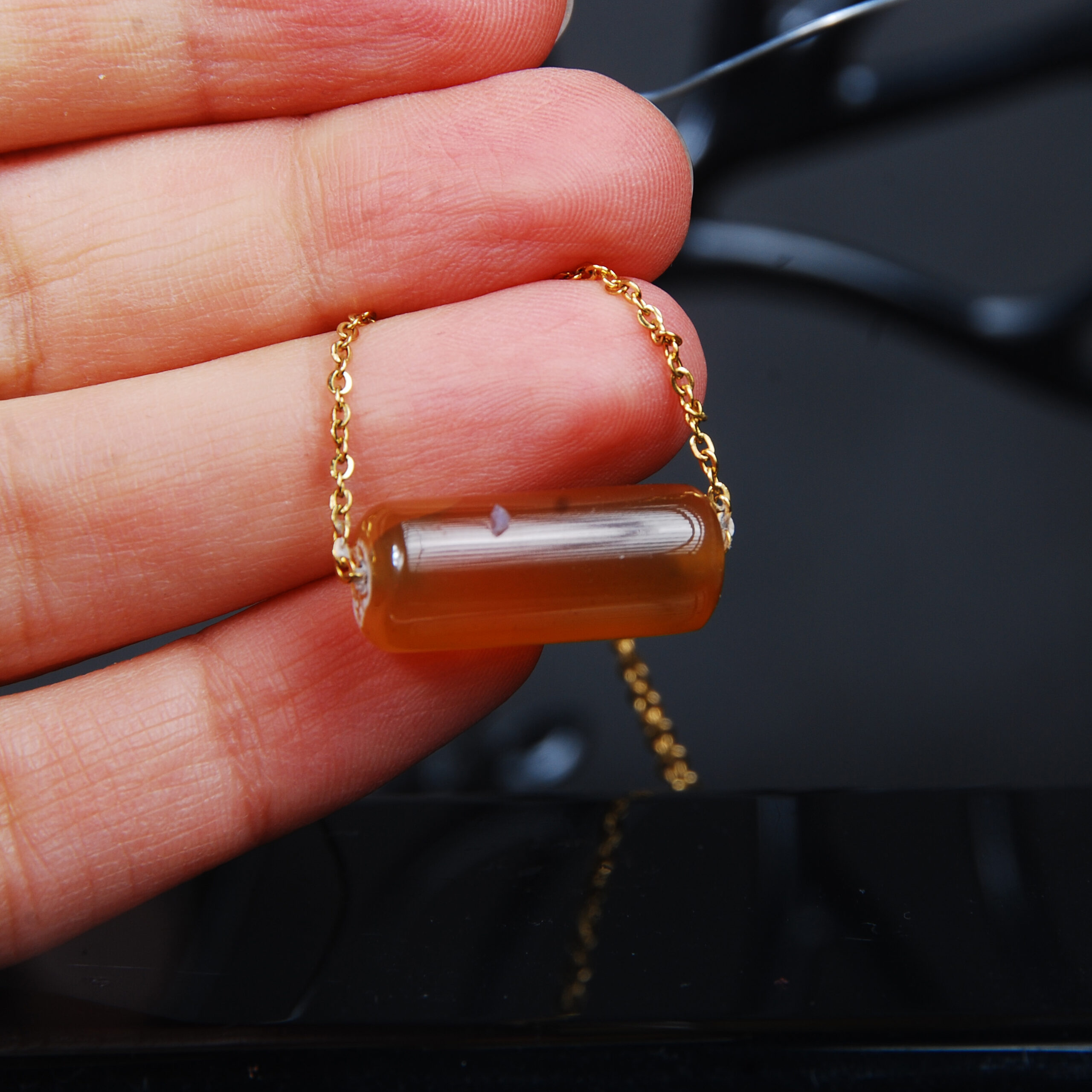 گردنبند لول عقیق عسلی به همراه زنجیر استیل 5.42گرم