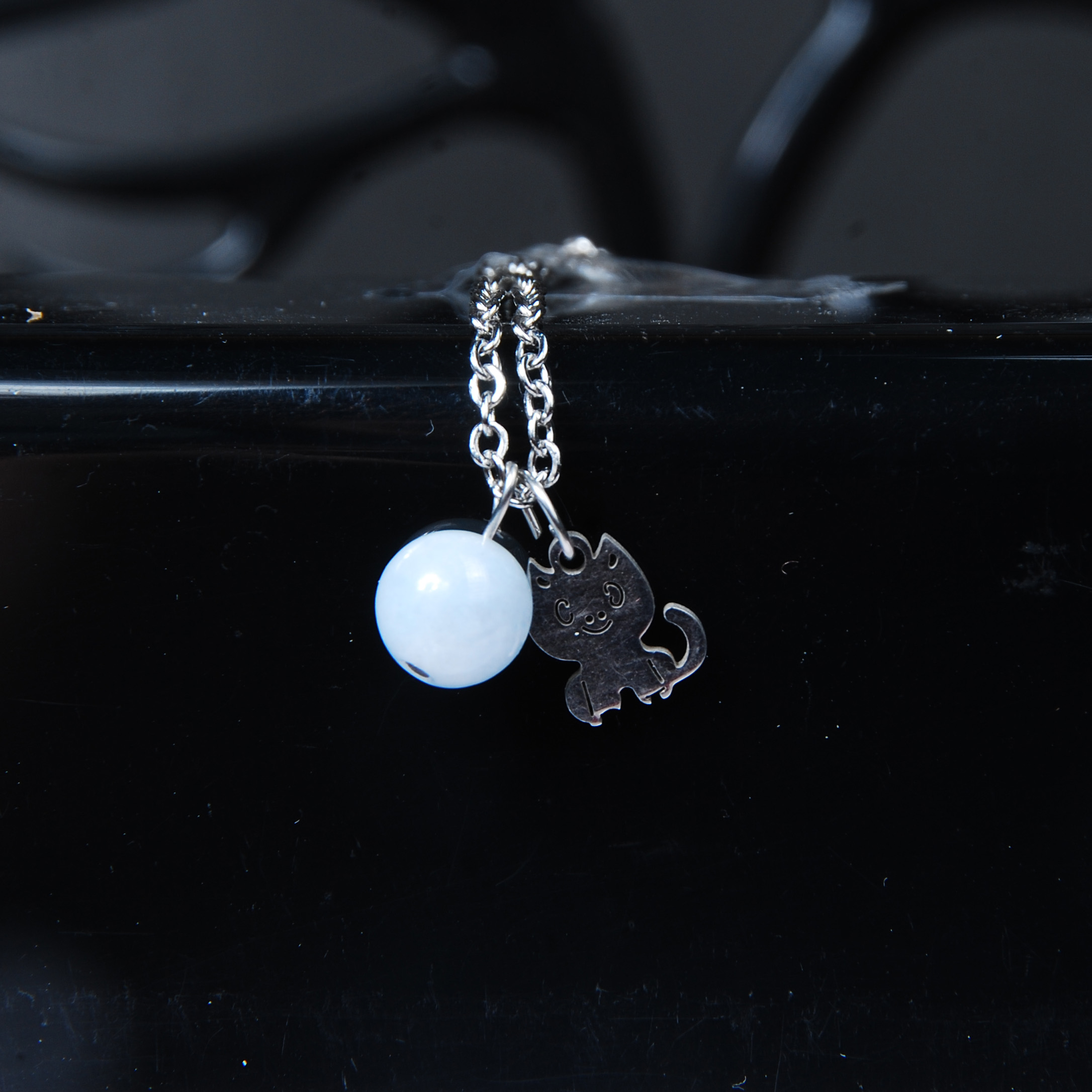 آویز ساعت سنگ آکوامارین با آویز گربه (با زنجیر استیل رنگ ثابت )