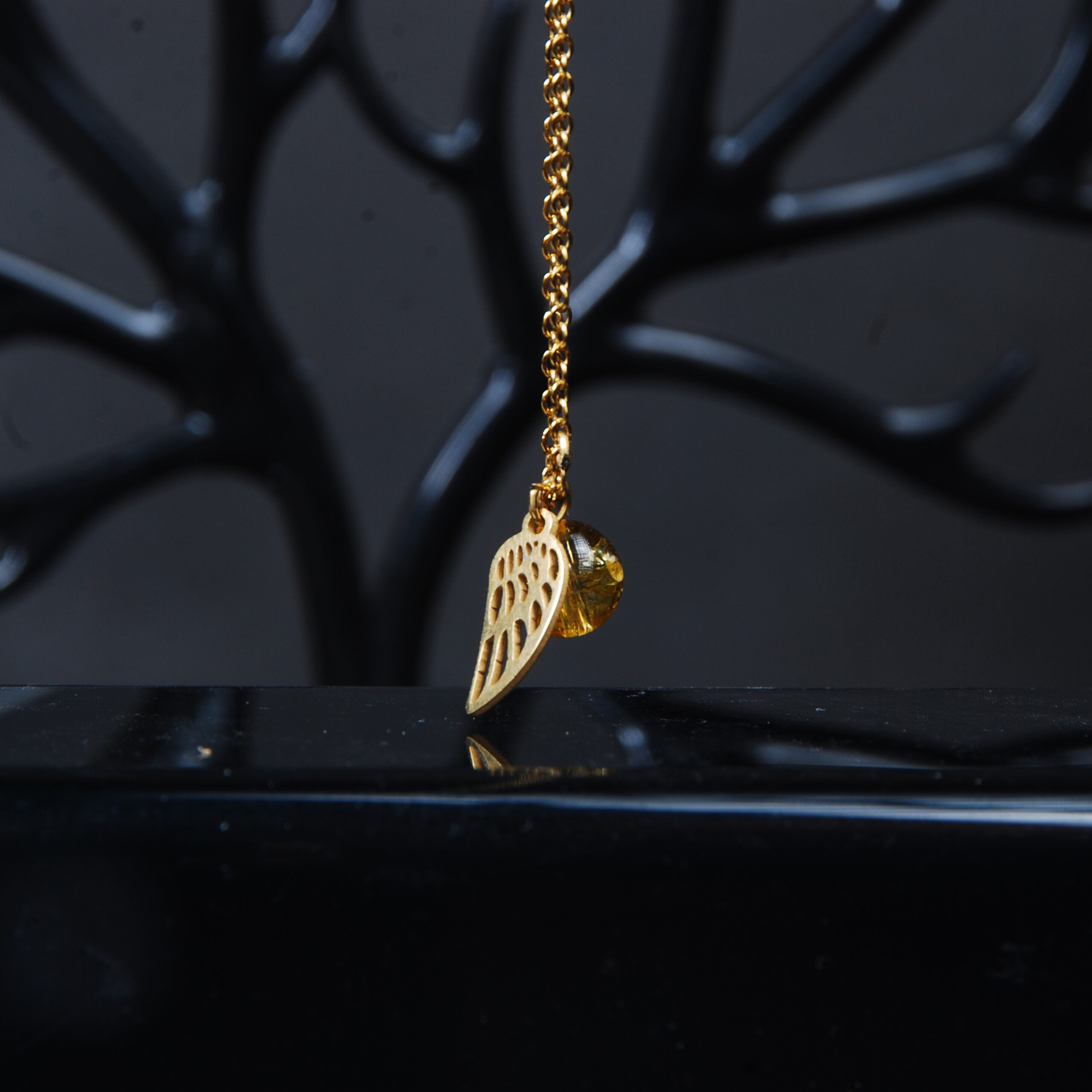 آویز ساعت سنگ سیترین و آویز برگ (با زنجیر استیل رنگ ثابت )