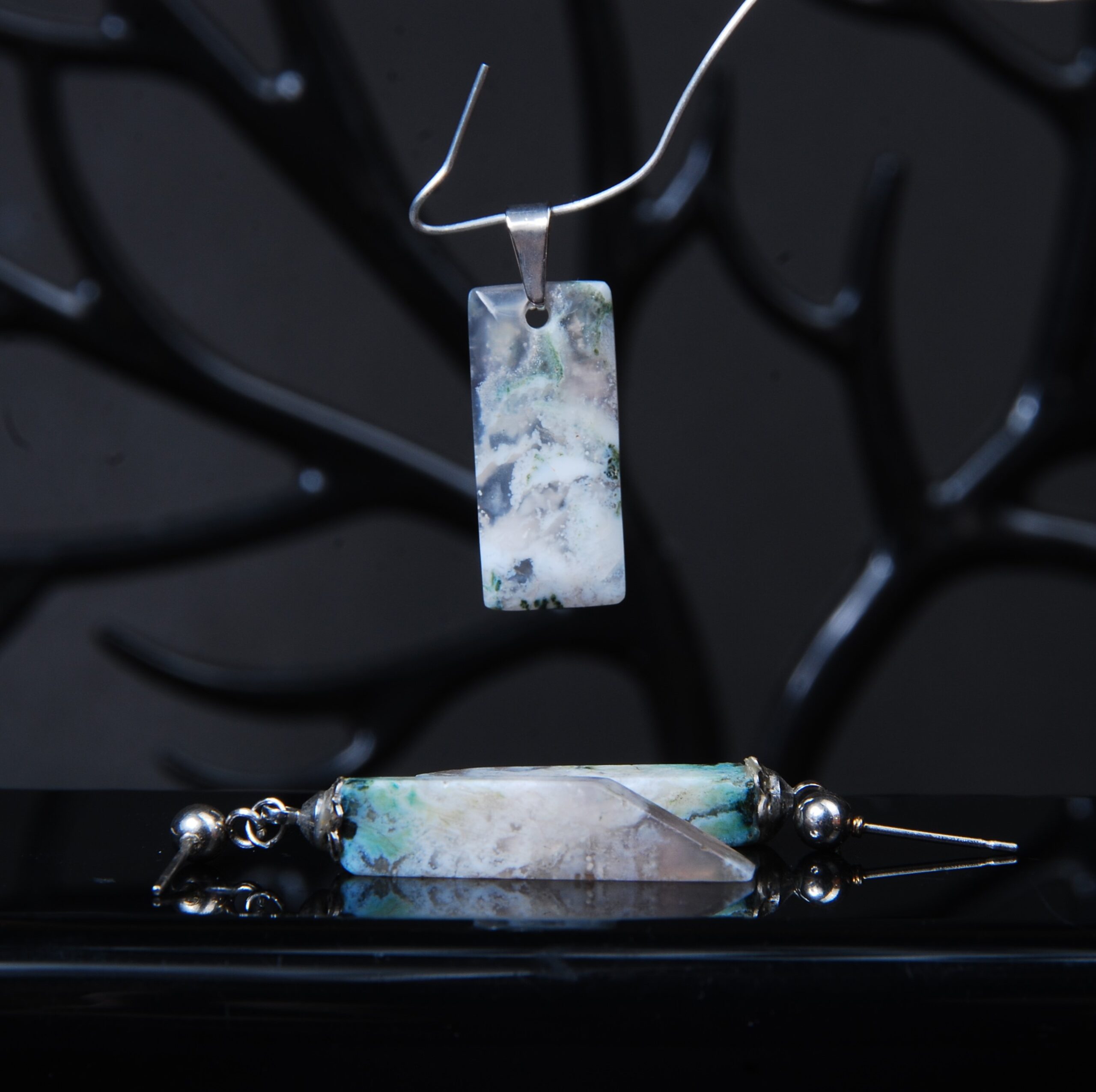 گوشواره و گردنبند عقیق شجر سفید مستطیلی 5.75گرم